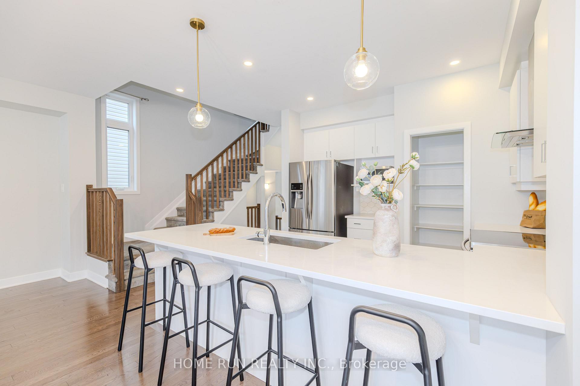 Photo 10 of 21 Plank Street, Ottawa, Kanata - Emerald Meadows/Trailwest — HOMEH