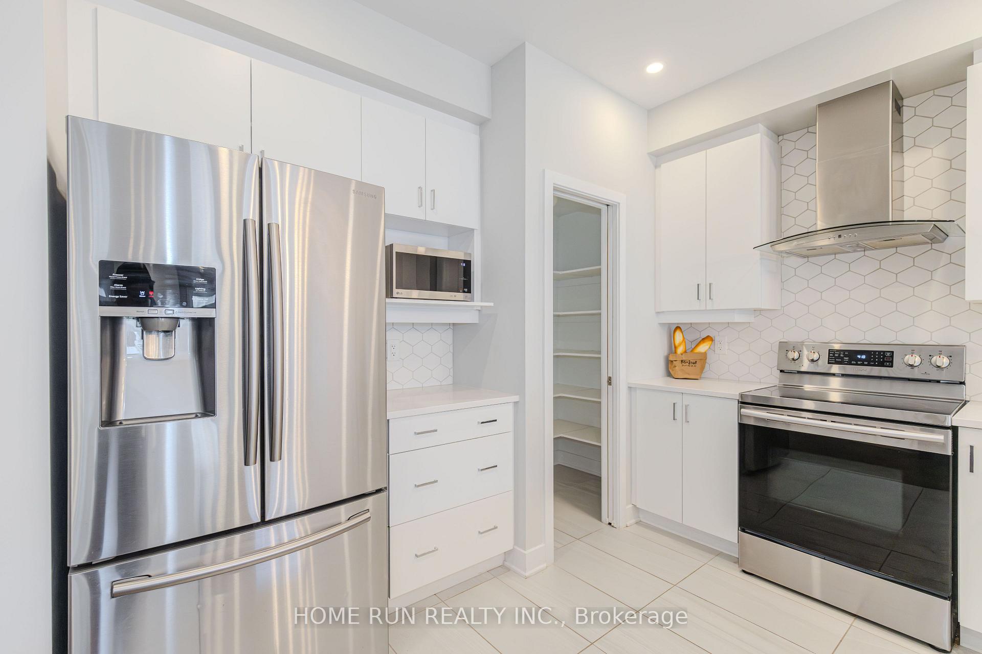 Photo 11 of 21 Plank Street, Ottawa, Kanata - Emerald Meadows/Trailwest — HOMEH
