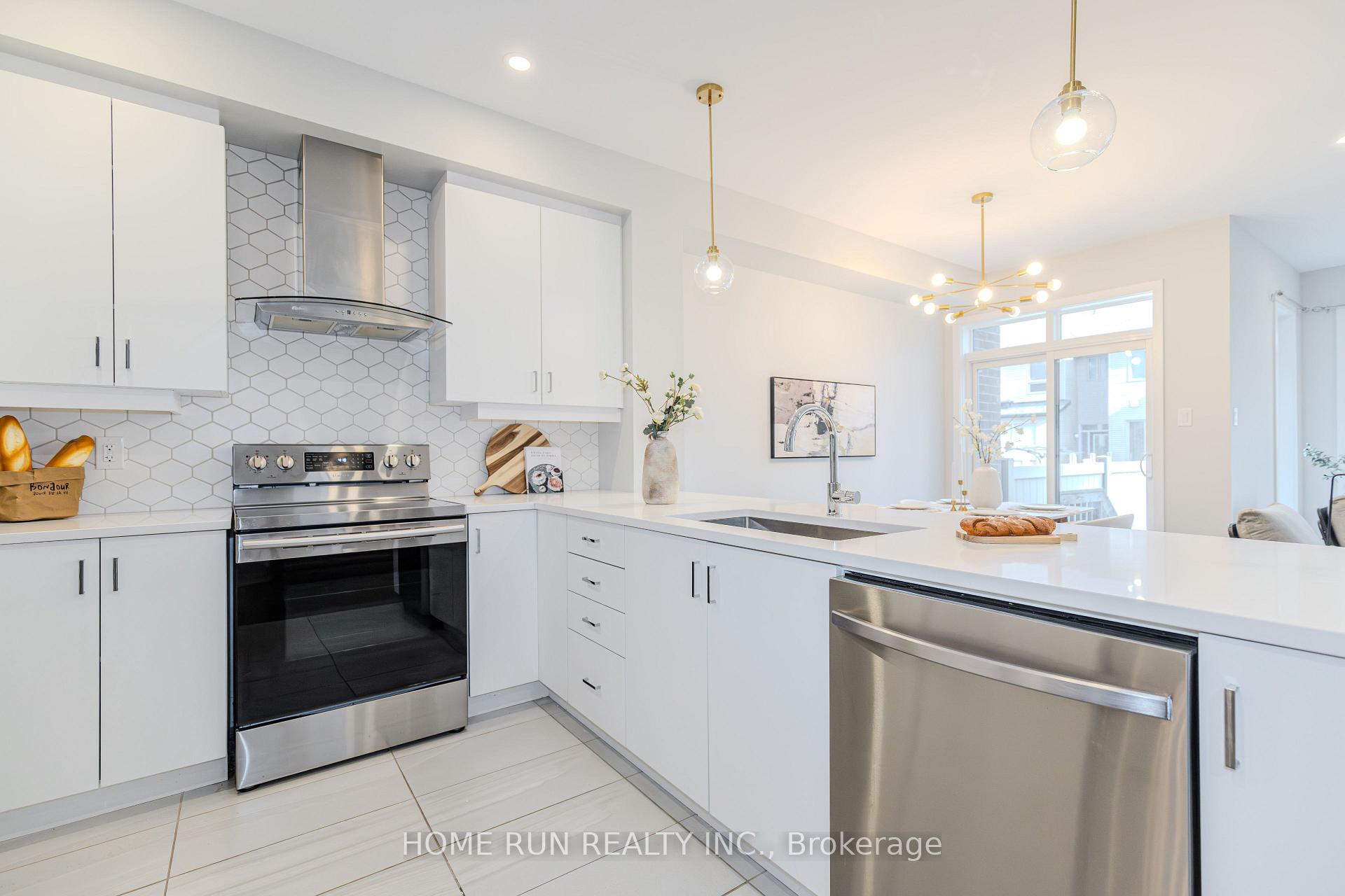 Photo 12 of 21 Plank Street, Ottawa, Kanata - Emerald Meadows/Trailwest — HOMEH