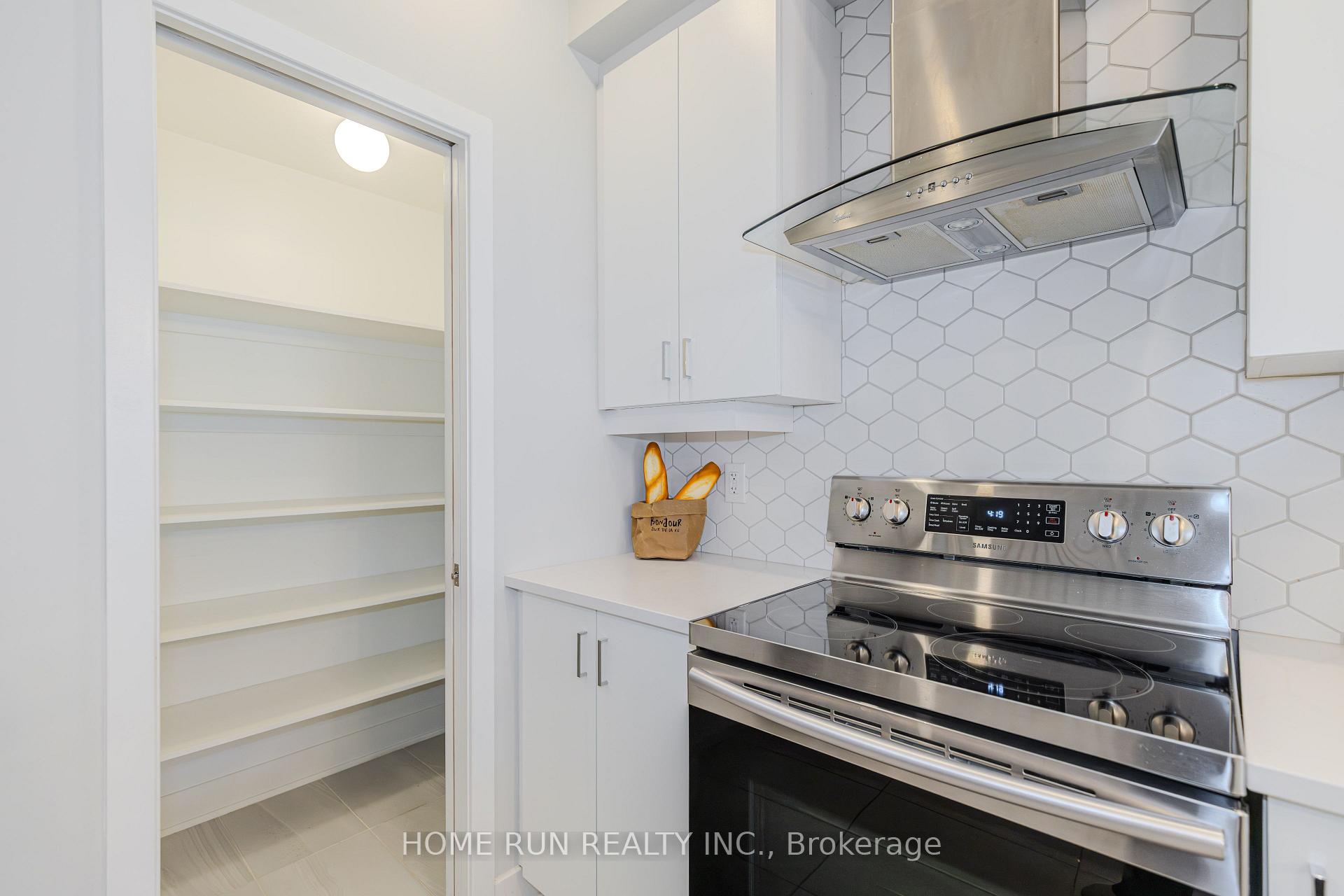 Photo 13 of 21 Plank Street, Ottawa, Kanata - Emerald Meadows/Trailwest — HOMEH
