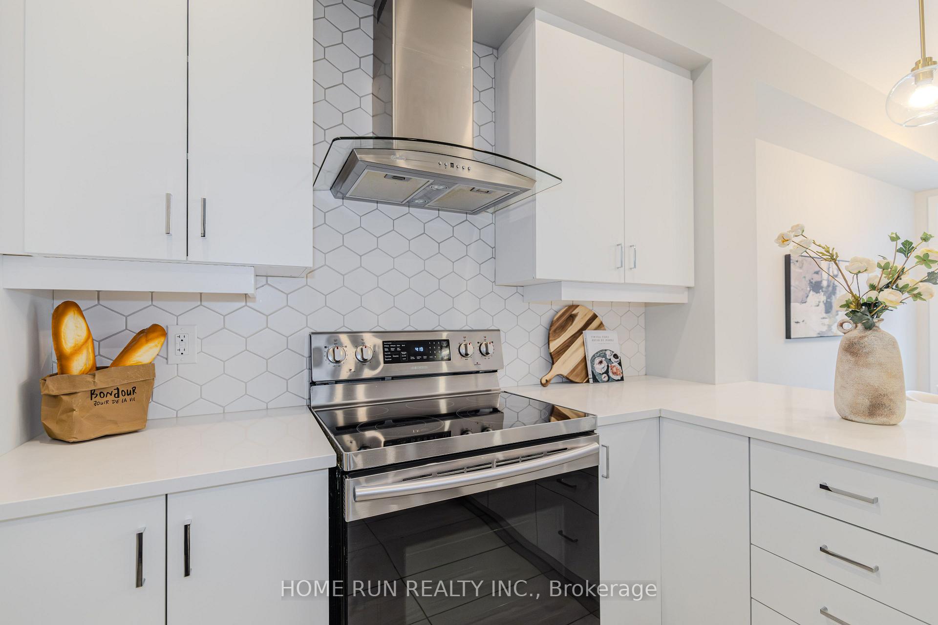 Photo 14 of 21 Plank Street, Ottawa, Kanata - Emerald Meadows/Trailwest — HOMEH