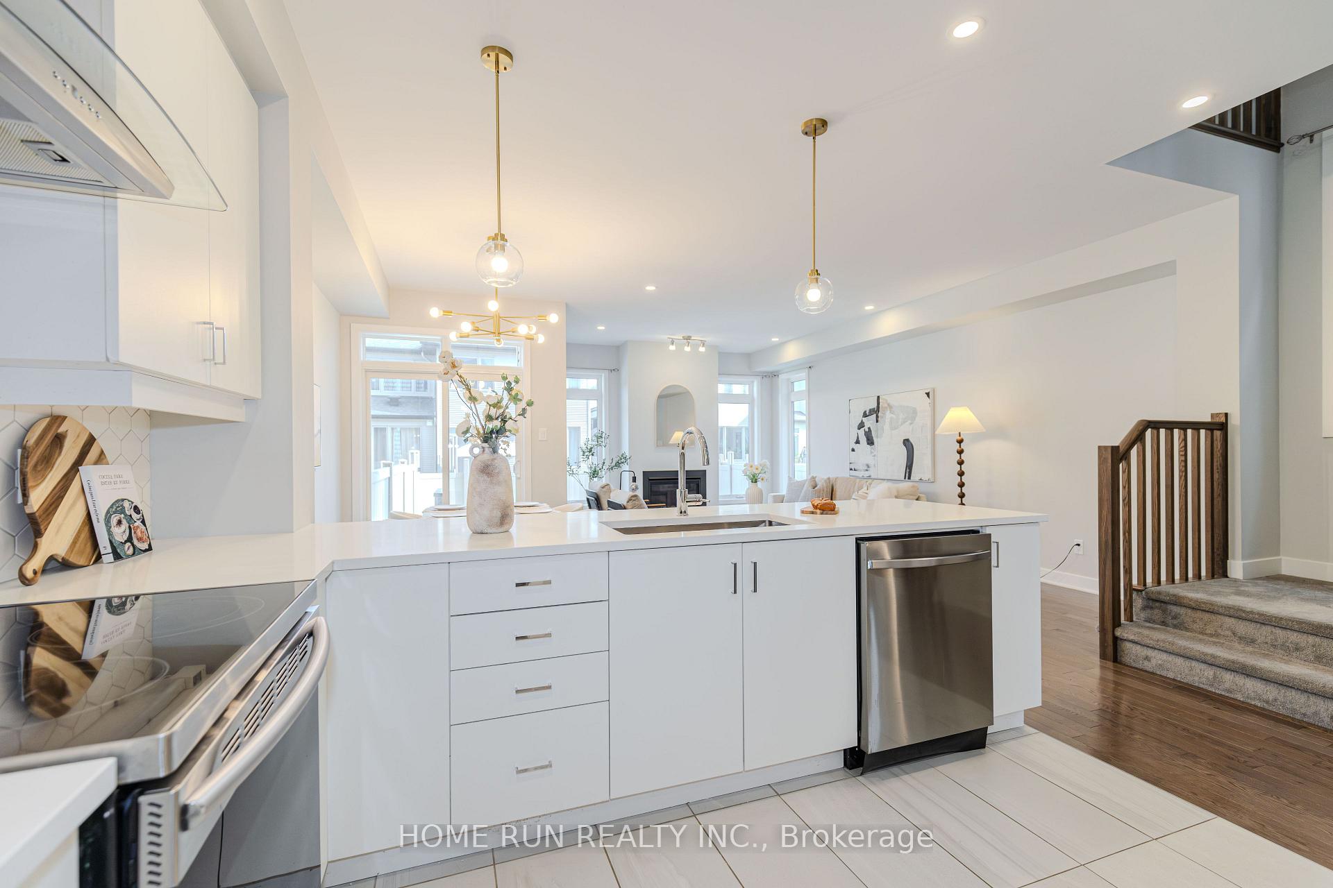Photo 15 of 21 Plank Street, Ottawa, Kanata - Emerald Meadows/Trailwest — HOMEH