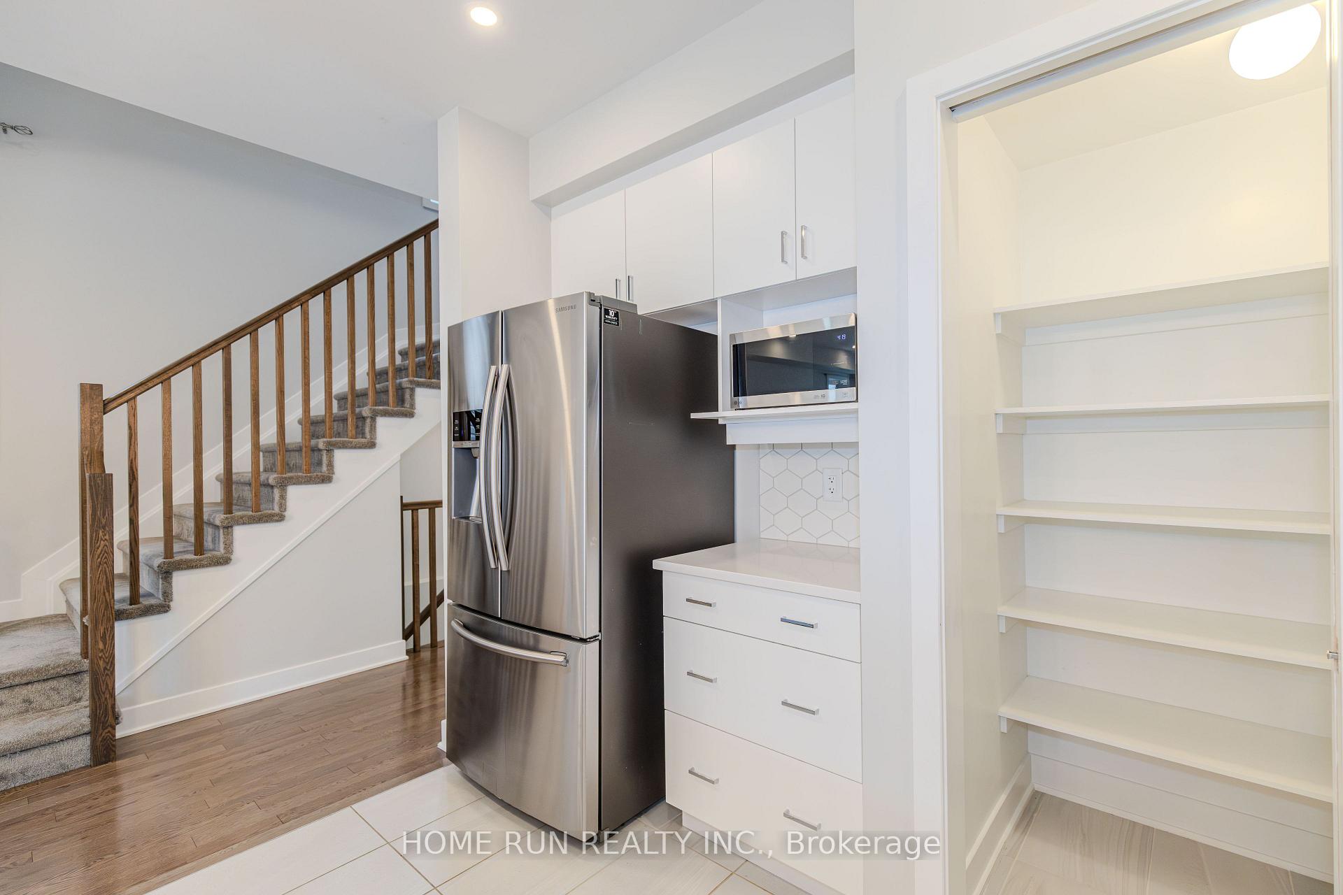 Photo 16 of 21 Plank Street, Ottawa, Kanata - Emerald Meadows/Trailwest — HOMEH