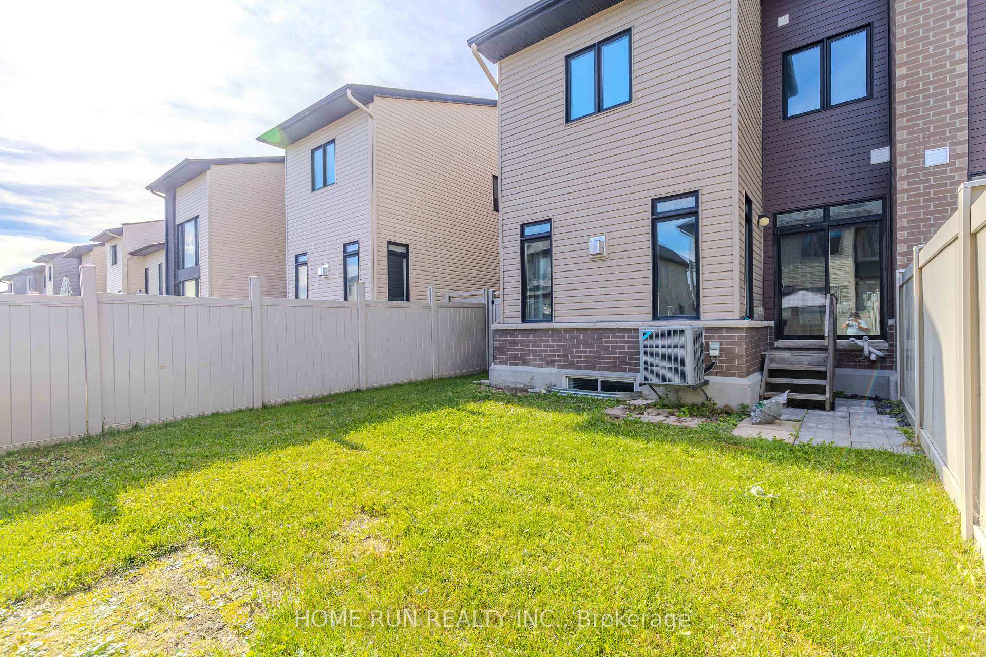 Photo 43 of 21 Plank Street, Ottawa, Kanata - Emerald Meadows/Trailwest — HOMEH