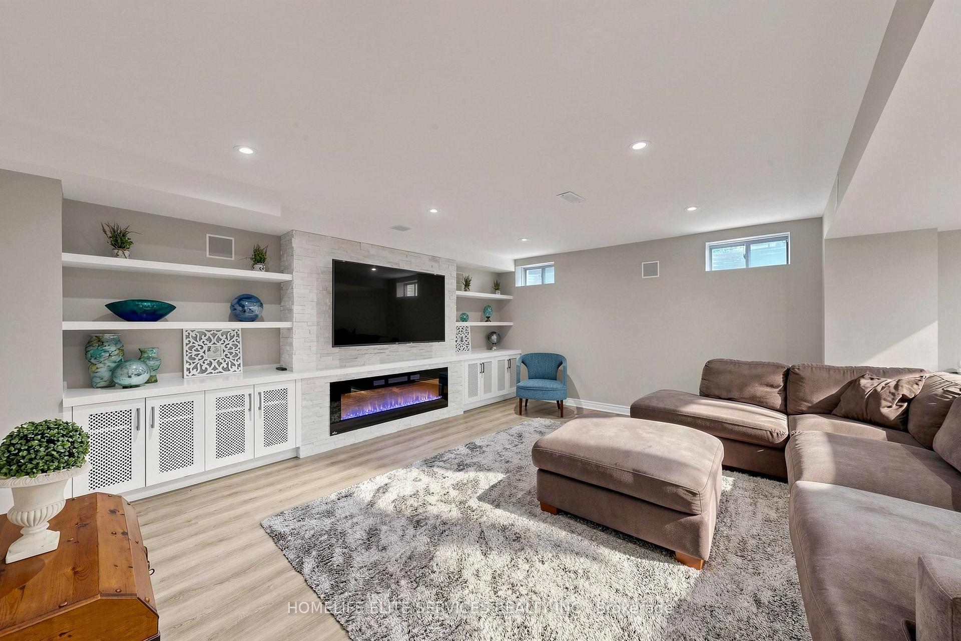 Photo 2 of 8 Beckett Avenue, Markham, Berczy — HOMEH