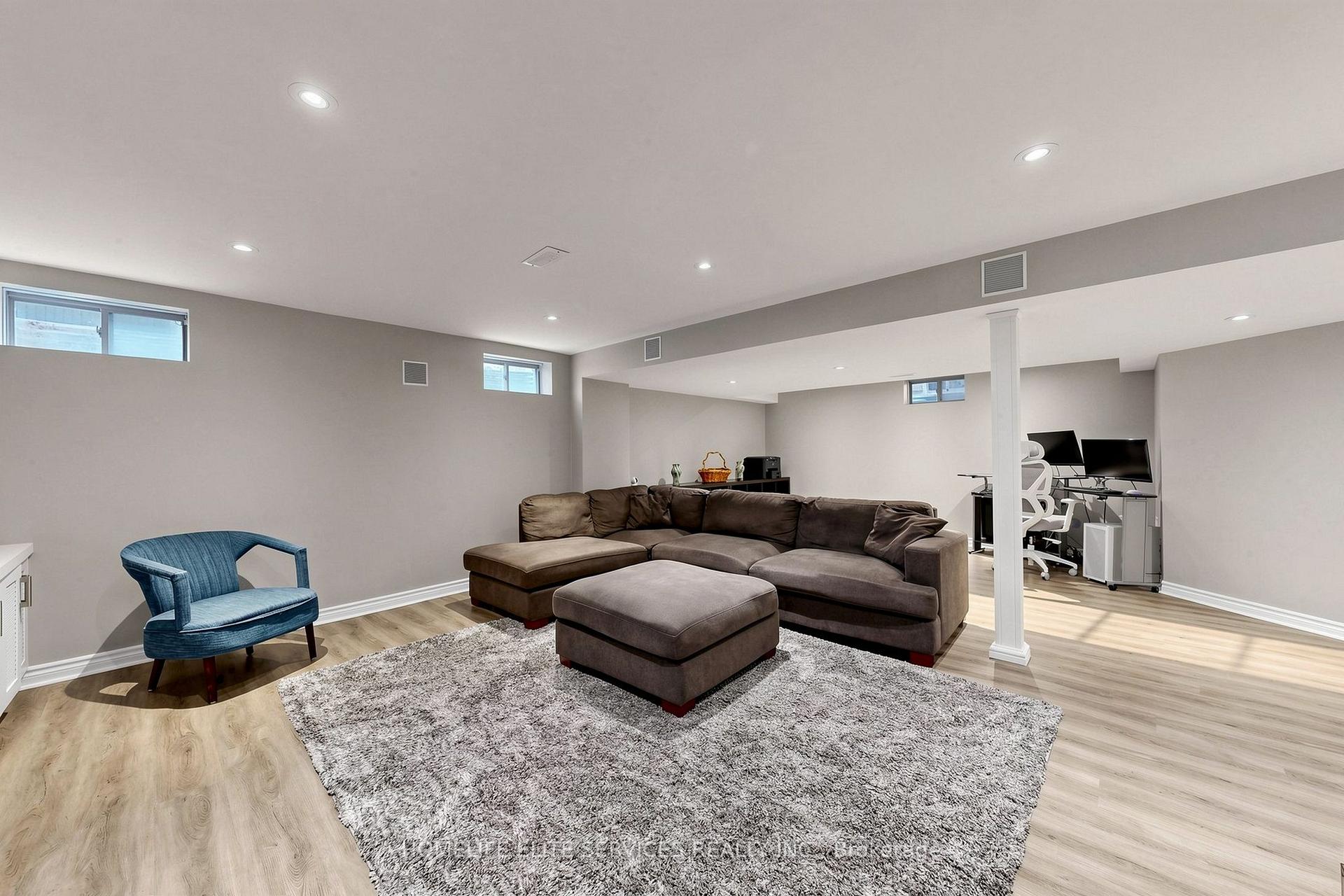 Photo 3 of 8 Beckett Avenue, Markham, Berczy — HOMEH