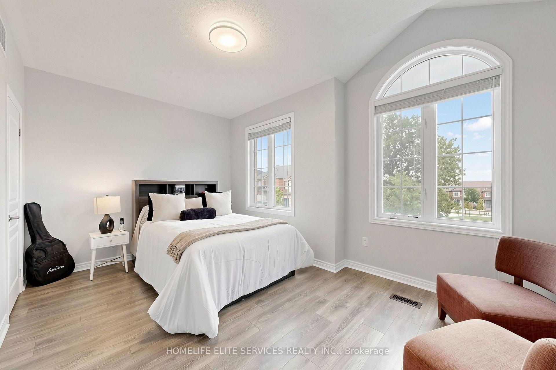 Photo 4 of 8 Beckett Avenue, Markham, Berczy — HOMEH