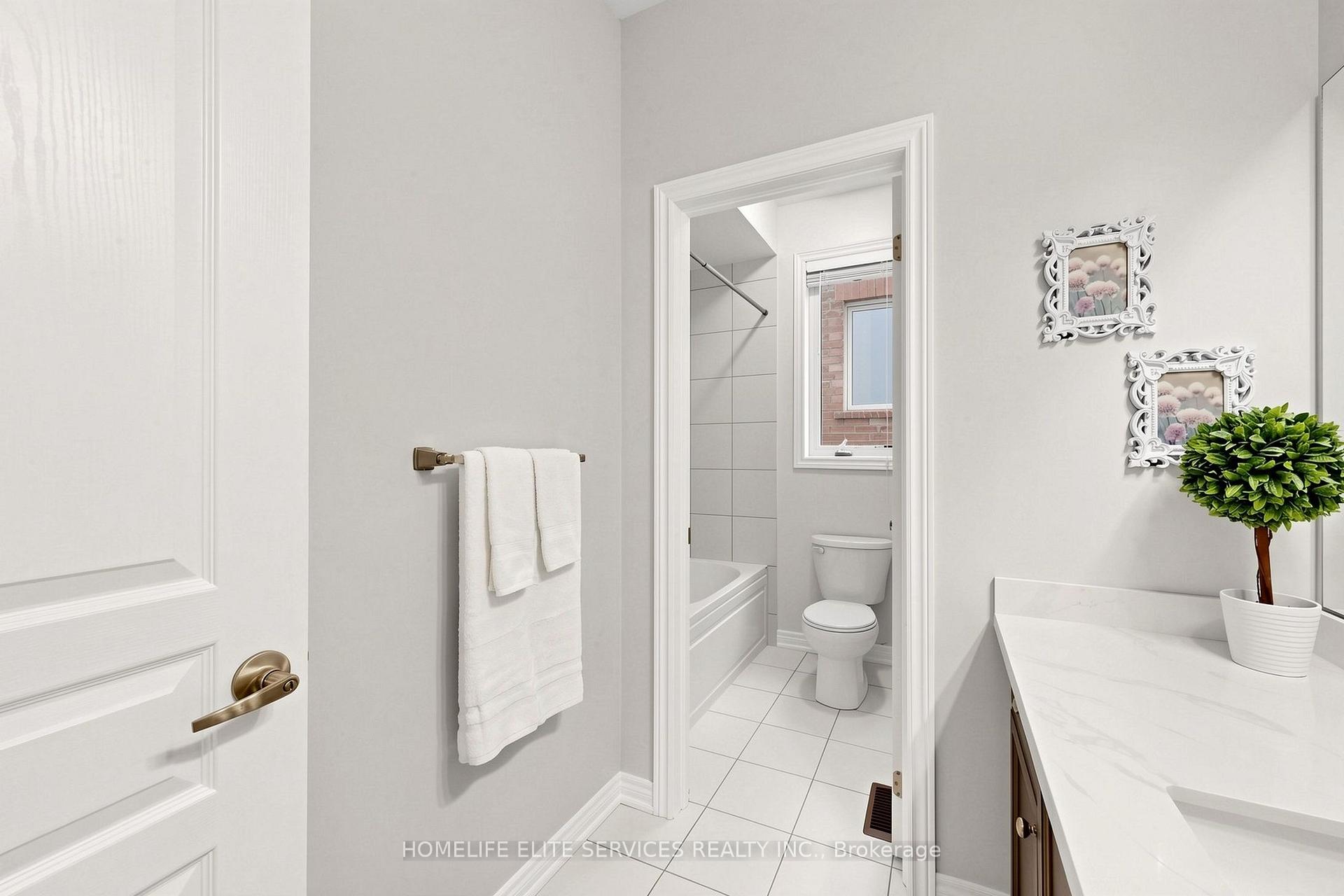 Photo 14 of 8 Beckett Avenue, Markham, Berczy — HOMEH