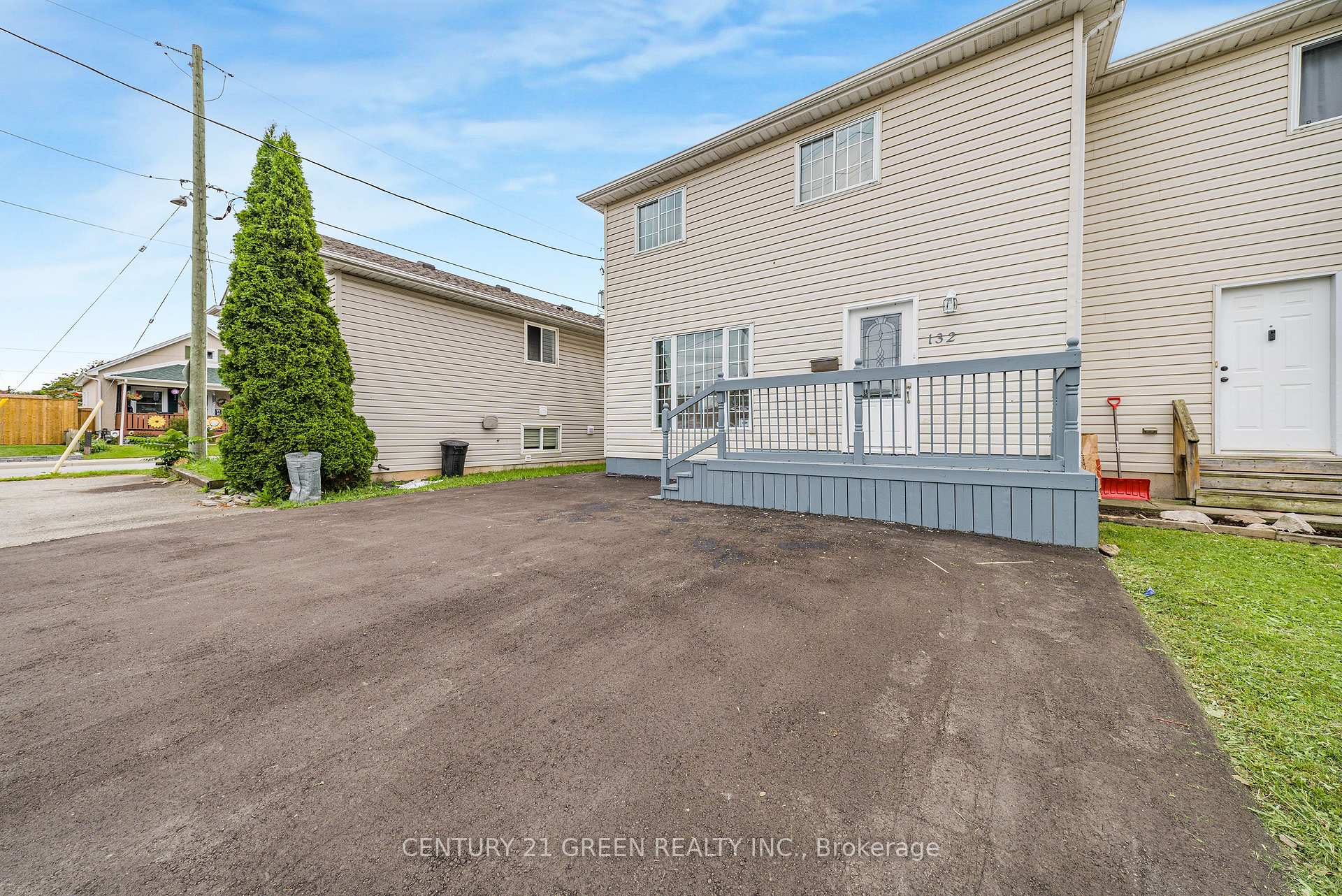 Photo 3 of 132 Carlton Street, St. Catharines, Downtown — HOMEH