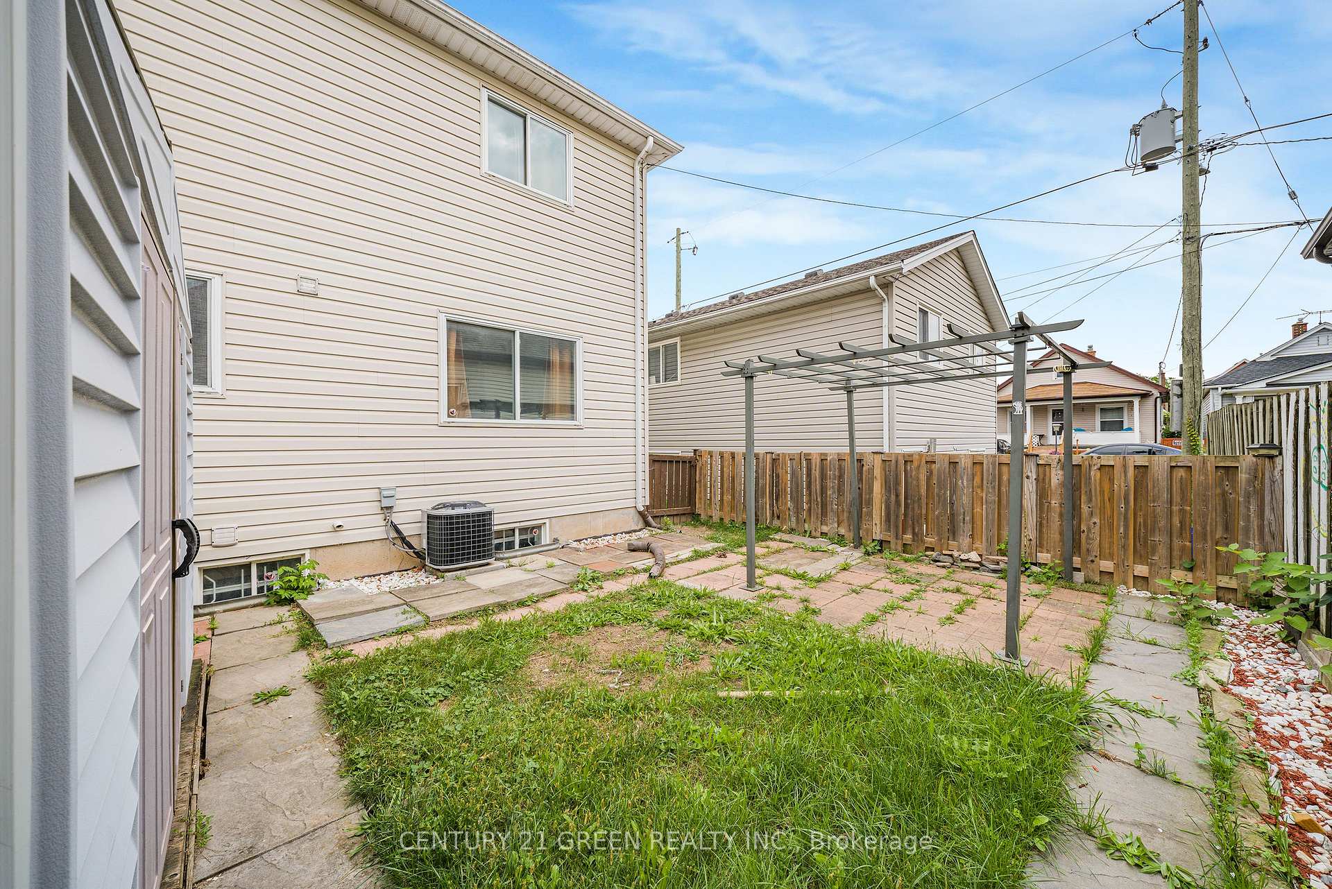 Photo 9 of 132 Carlton Street, St. Catharines, Downtown — HOMEH