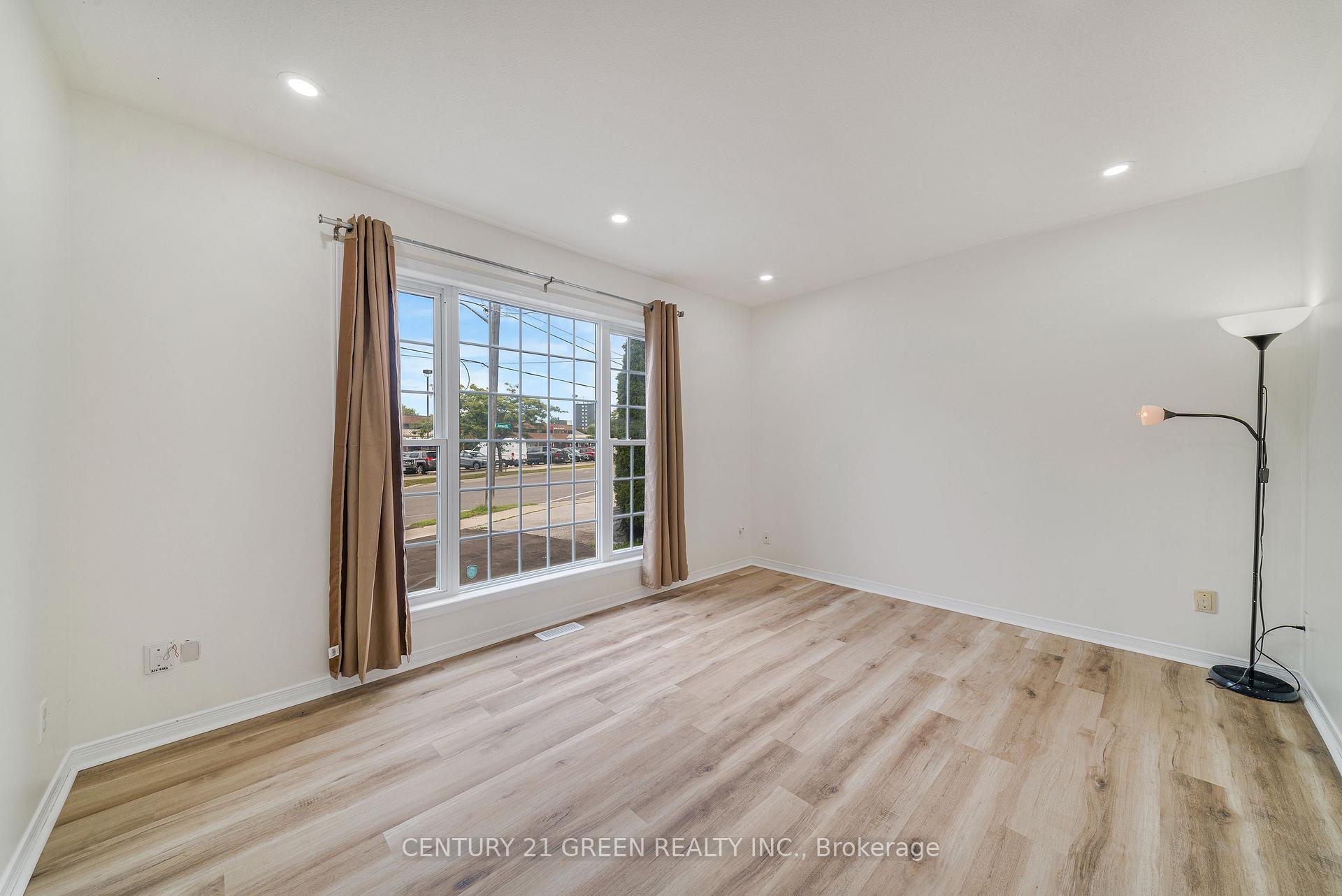 Photo 18 of 132 Carlton Street, St. Catharines, Downtown — HOMEH
