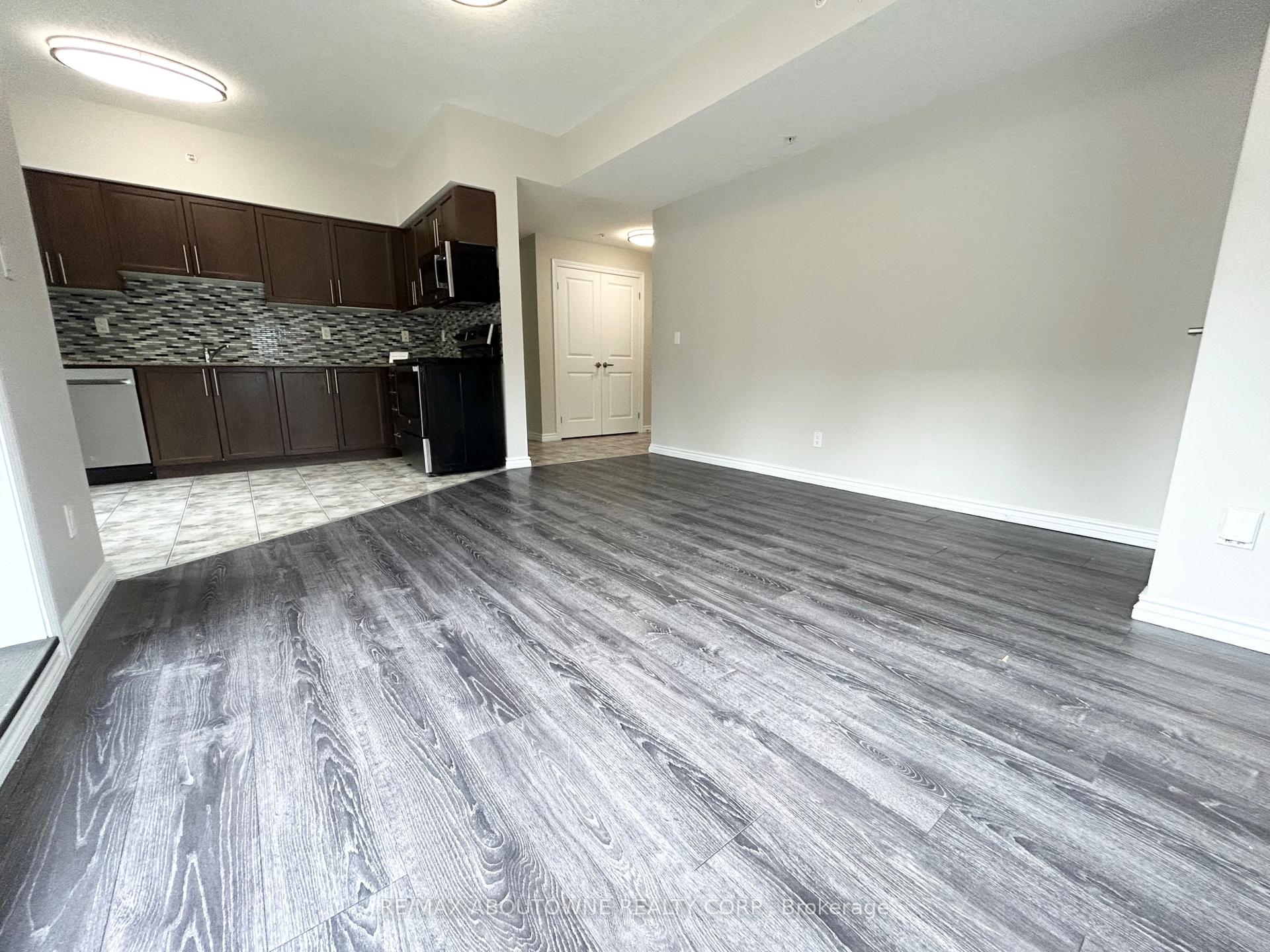 Photo 3 of Unit 102, 7 Rittenhouse Road, Kitchener, Country Hills West — HOMEH