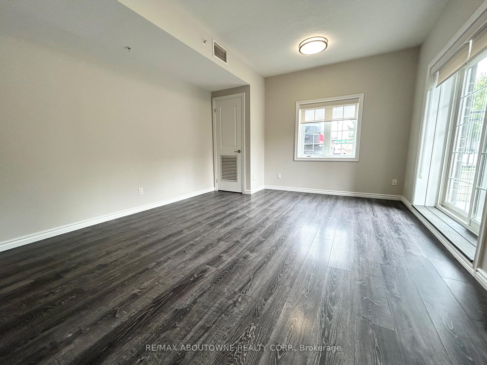 Photo 5 of Unit 102, 7 Rittenhouse Road, Kitchener, Country Hills West — HOMEH