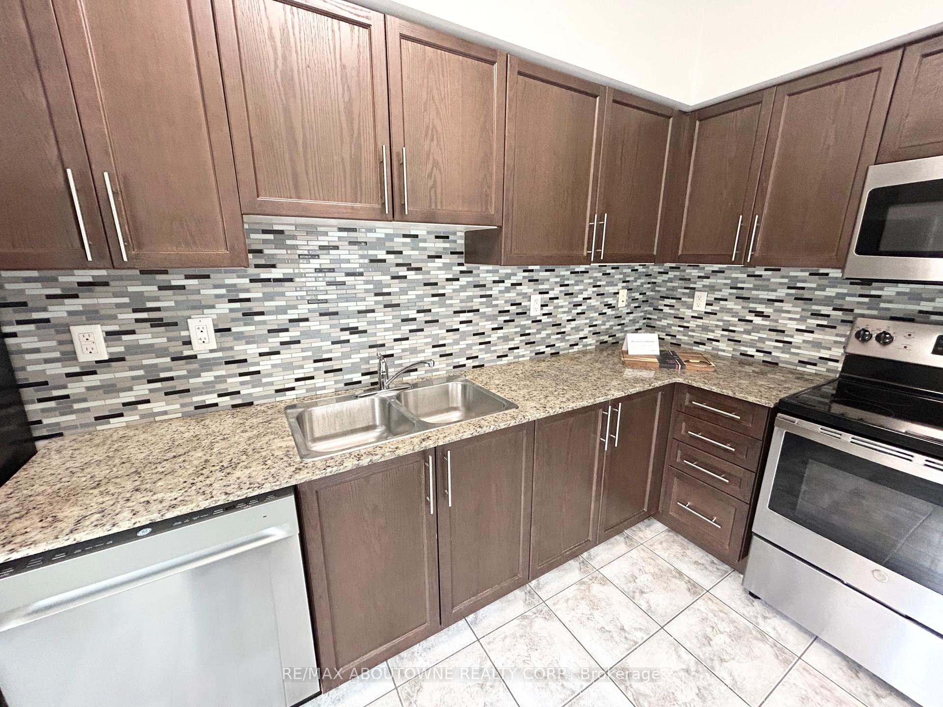 Photo 9 of Unit 102, 7 Rittenhouse Road, Kitchener, Country Hills West — HOMEH