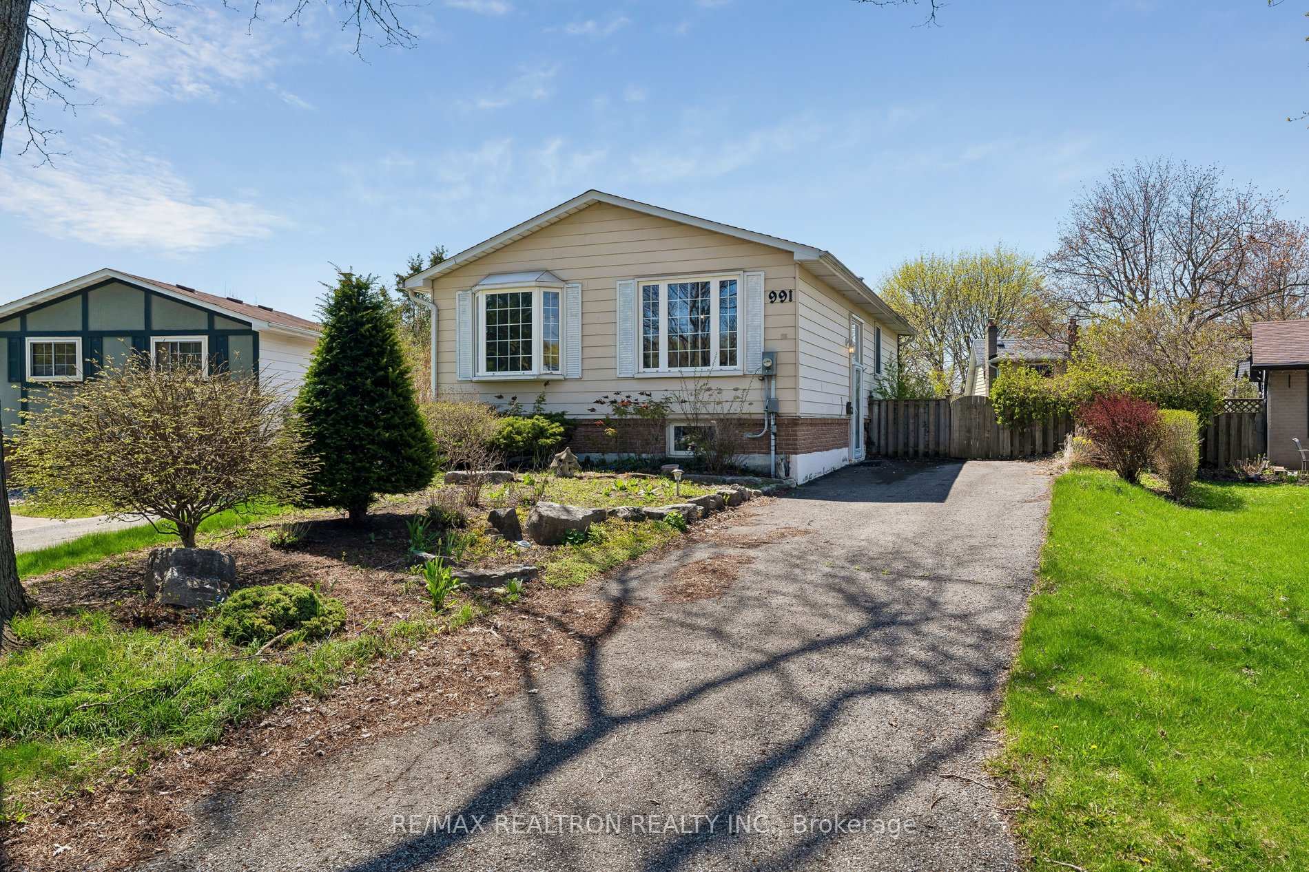 Photo of 991 Cardinal Court