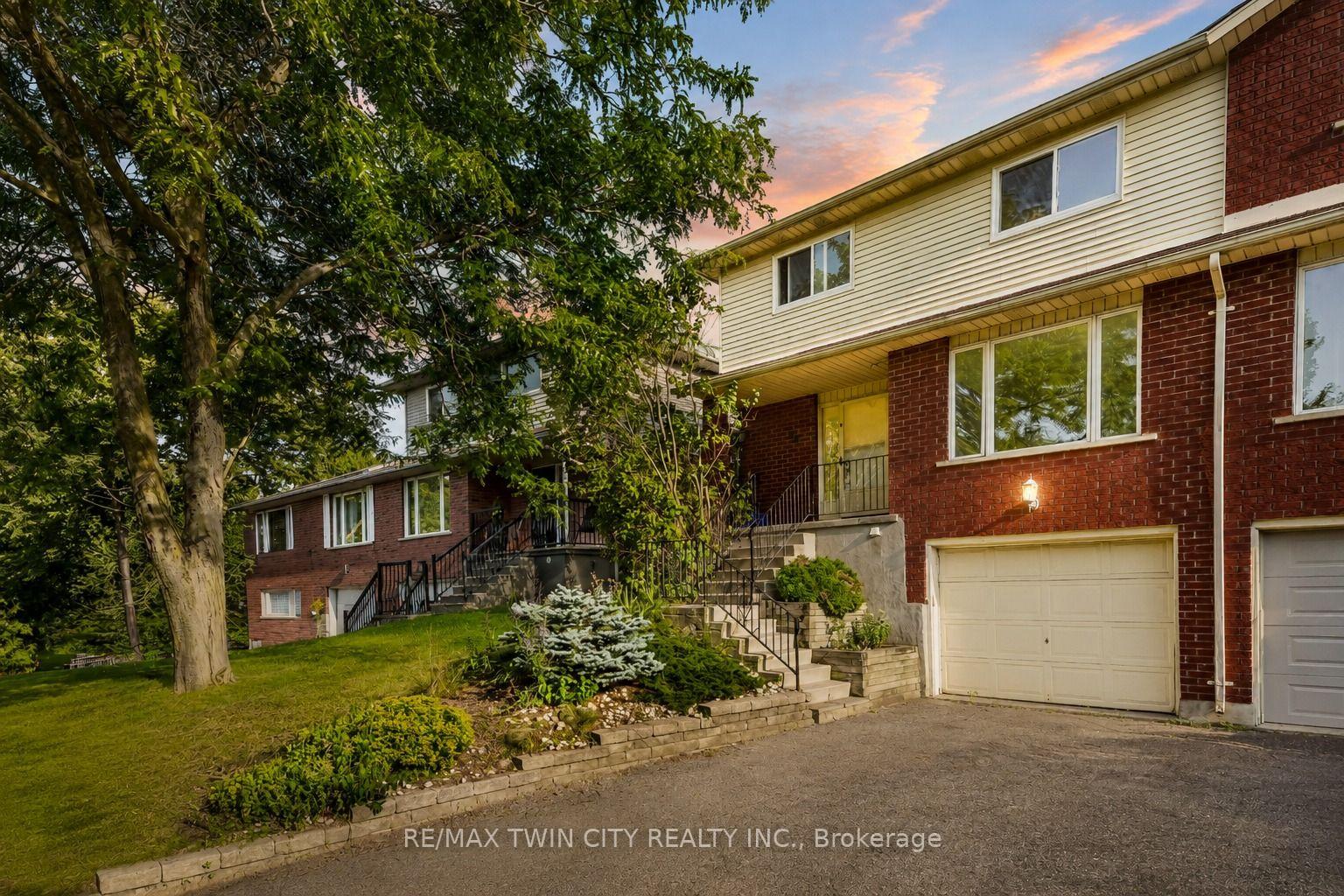Photo 2 of 68 Old Huron Court, Kitchener, Brigadoon — HOMEH