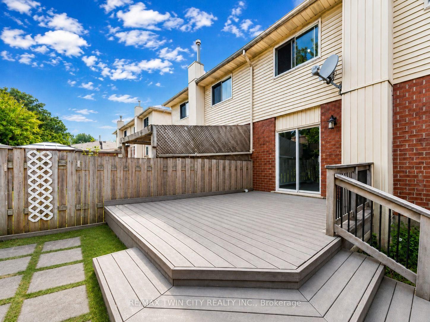 Photo 32 of 68 Old Huron Court, Kitchener, Brigadoon — HOMEH