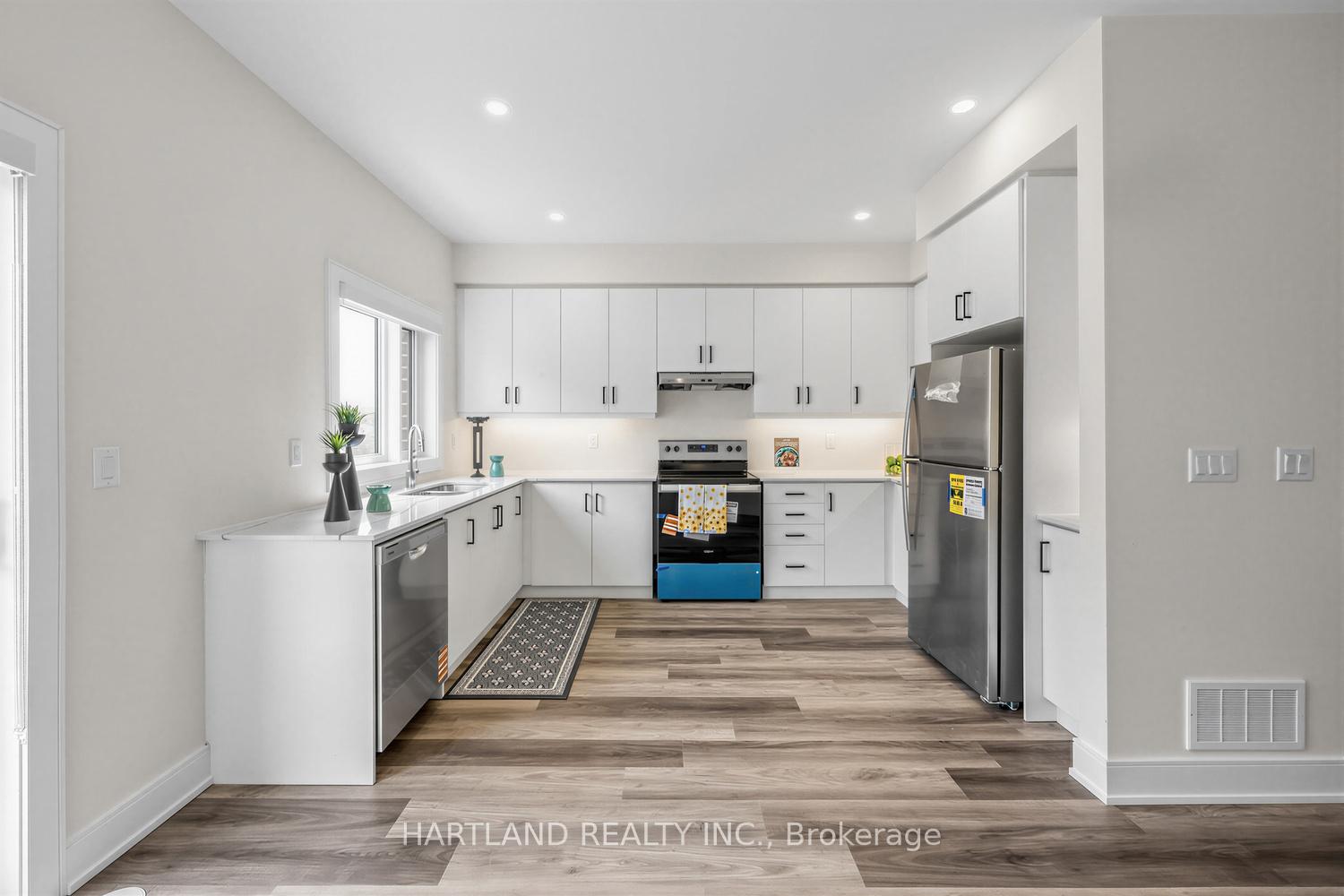 Photo 6 of Unit 405, 1695 Dersan Street, Pickering, Duffin Heights — HOMEH