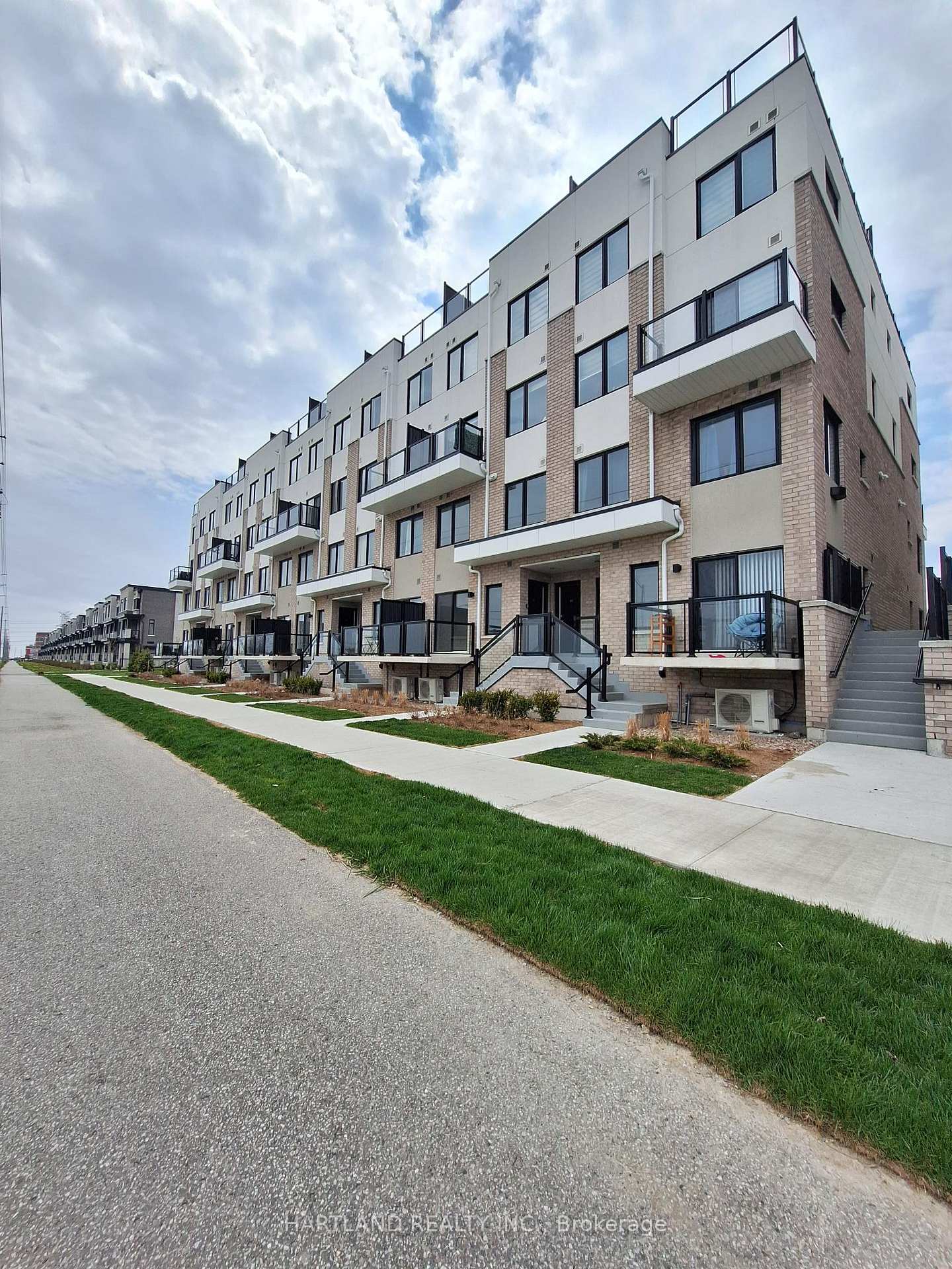 Photo of Unit 304, 1695 Dersan Street