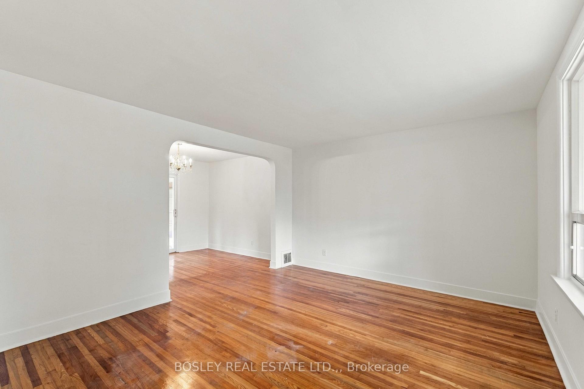 Photo 4 of 5663 Morse Avenue, Niagara Falls, Hospital — HOMEH