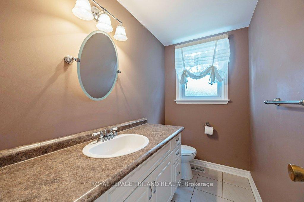 Photo 11 of 44 Spencer Crescent, London, North G — HOMEH