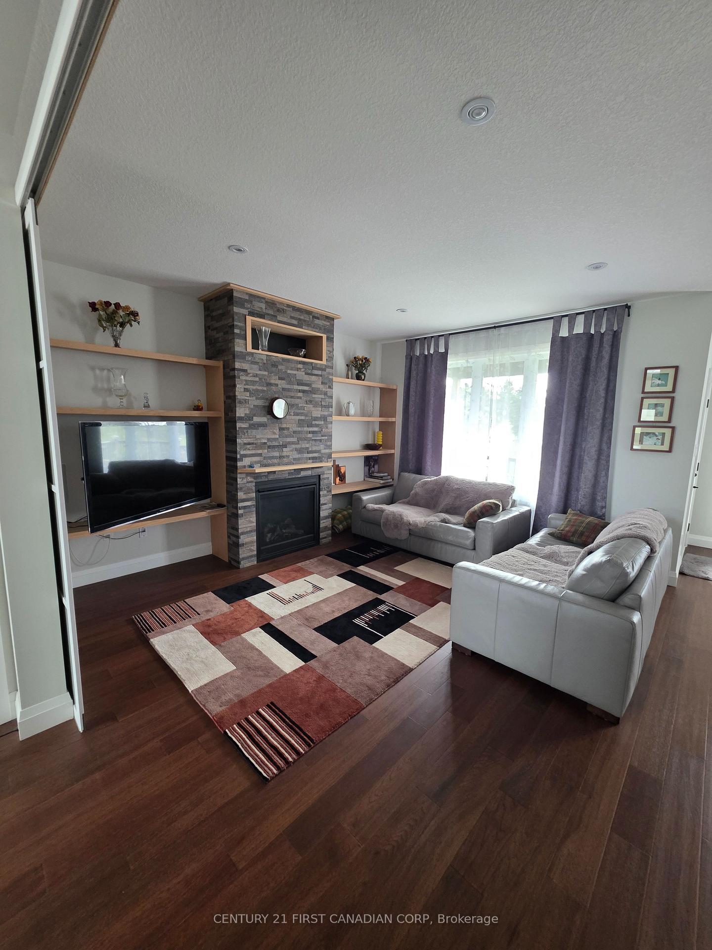 Photo 5 of 4 McNeil Street, Strathroy-Caradoc, Mount Brydges — HOMEH