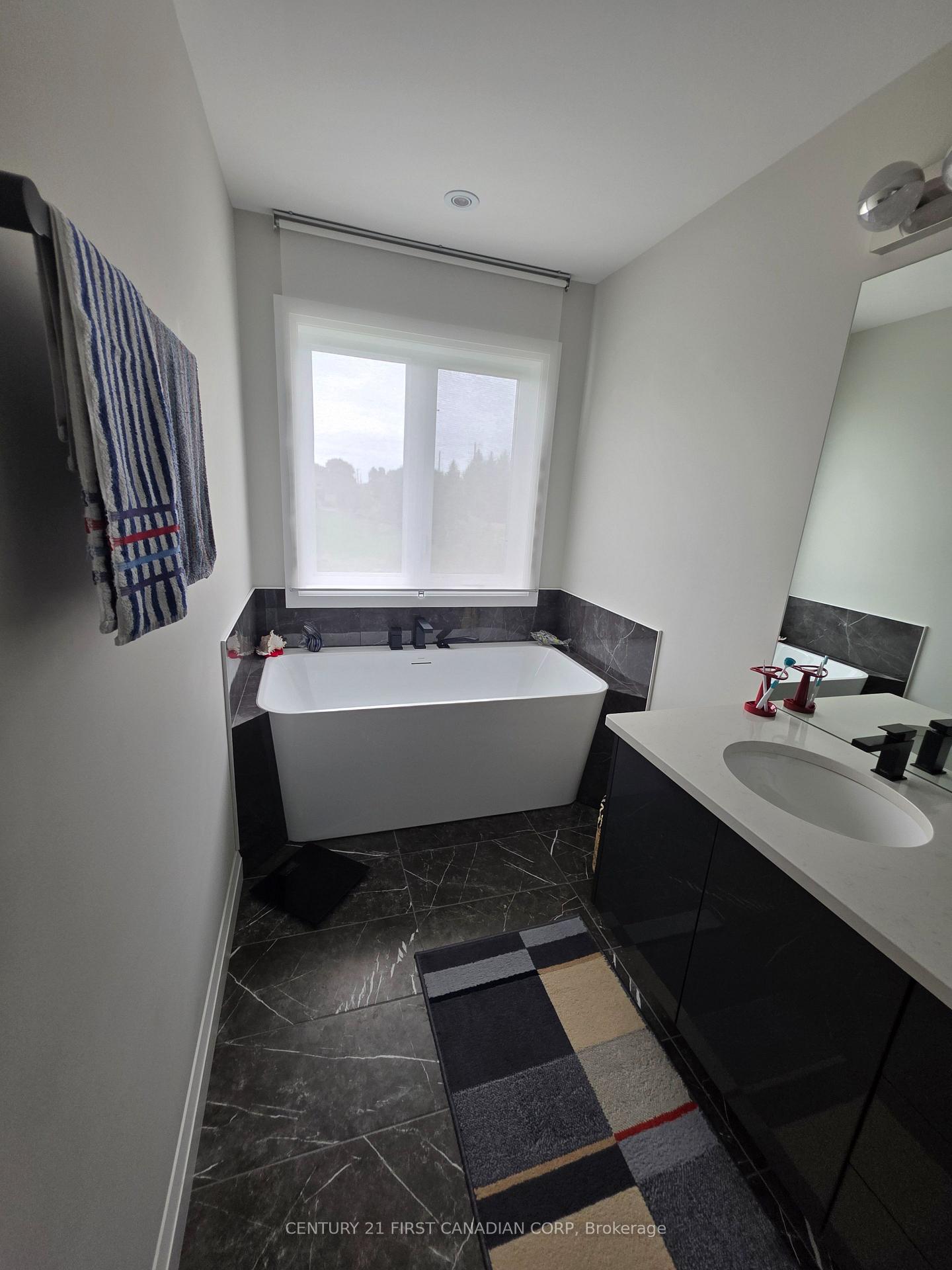 Photo 23 of 4 McNeil Street, Strathroy-Caradoc, Mount Brydges — HOMEH