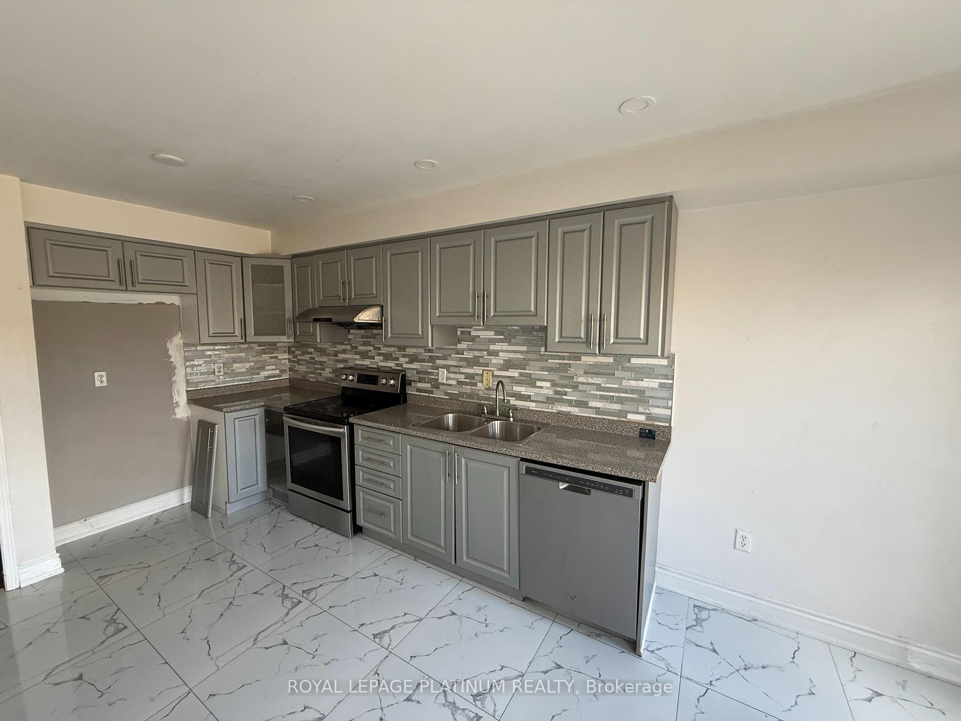 Photo 5 of Unit 29, 9800 Mclaughlin Road, Brampton, Fletcher's Creek Village — HOMEH