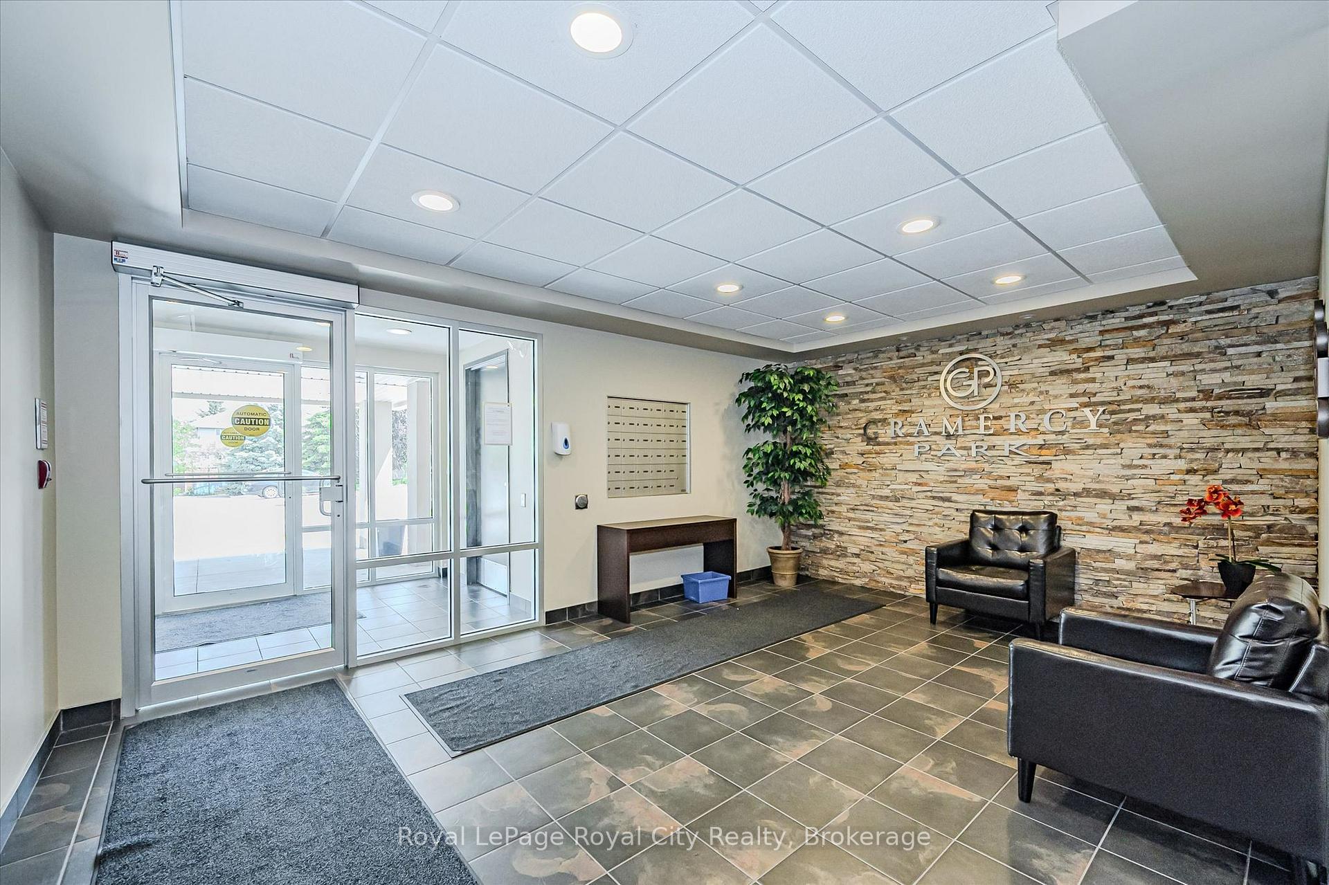 Photo 3 of Unit 101, 901 Paisley Drive, Guelph, Willow West/Sugarbush/West Acres — HOMEH
