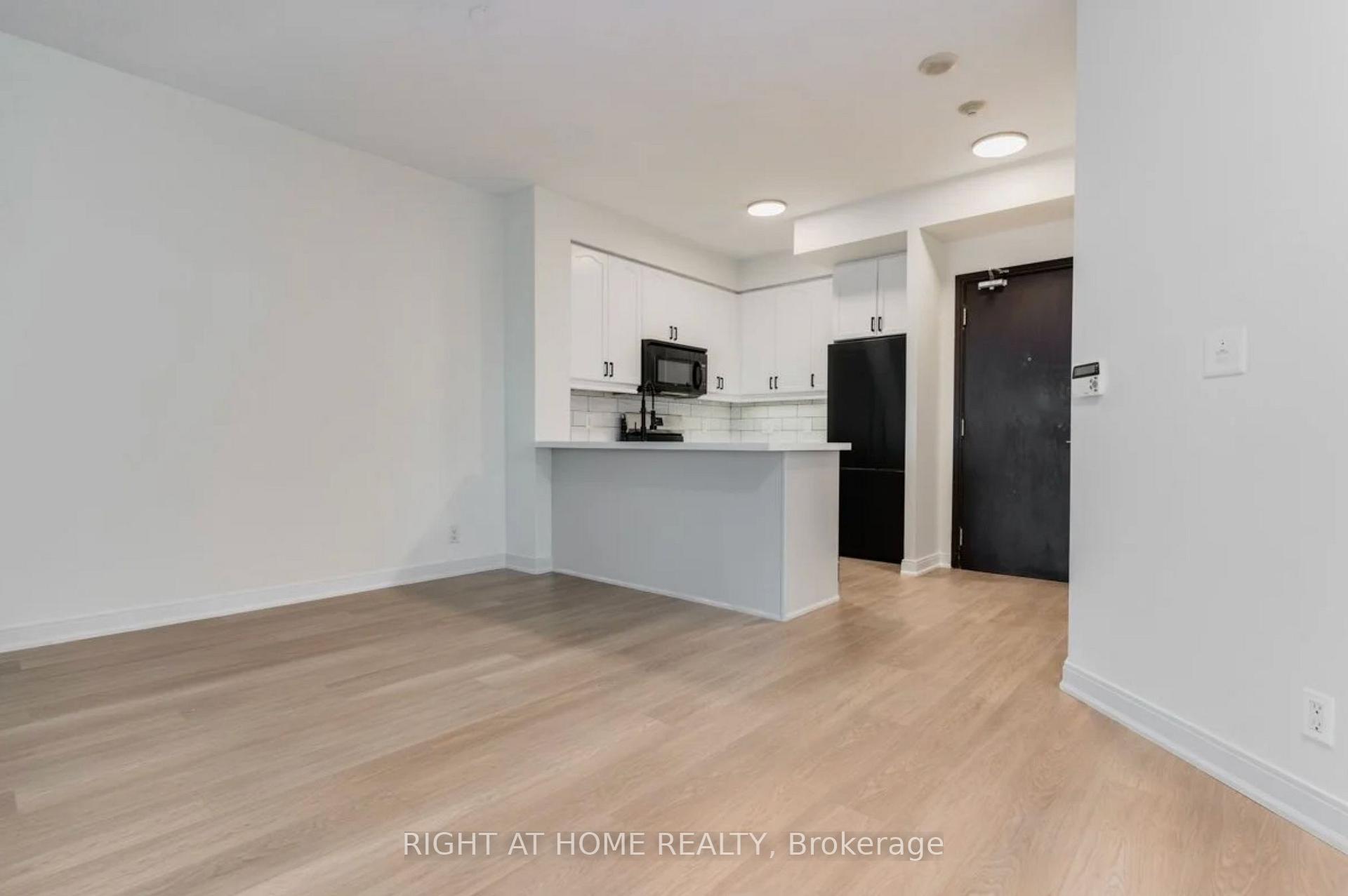 Photo 3 of Unit 2010, 70 Absolute Avenue, Mississauga, City Centre — HOMEH
