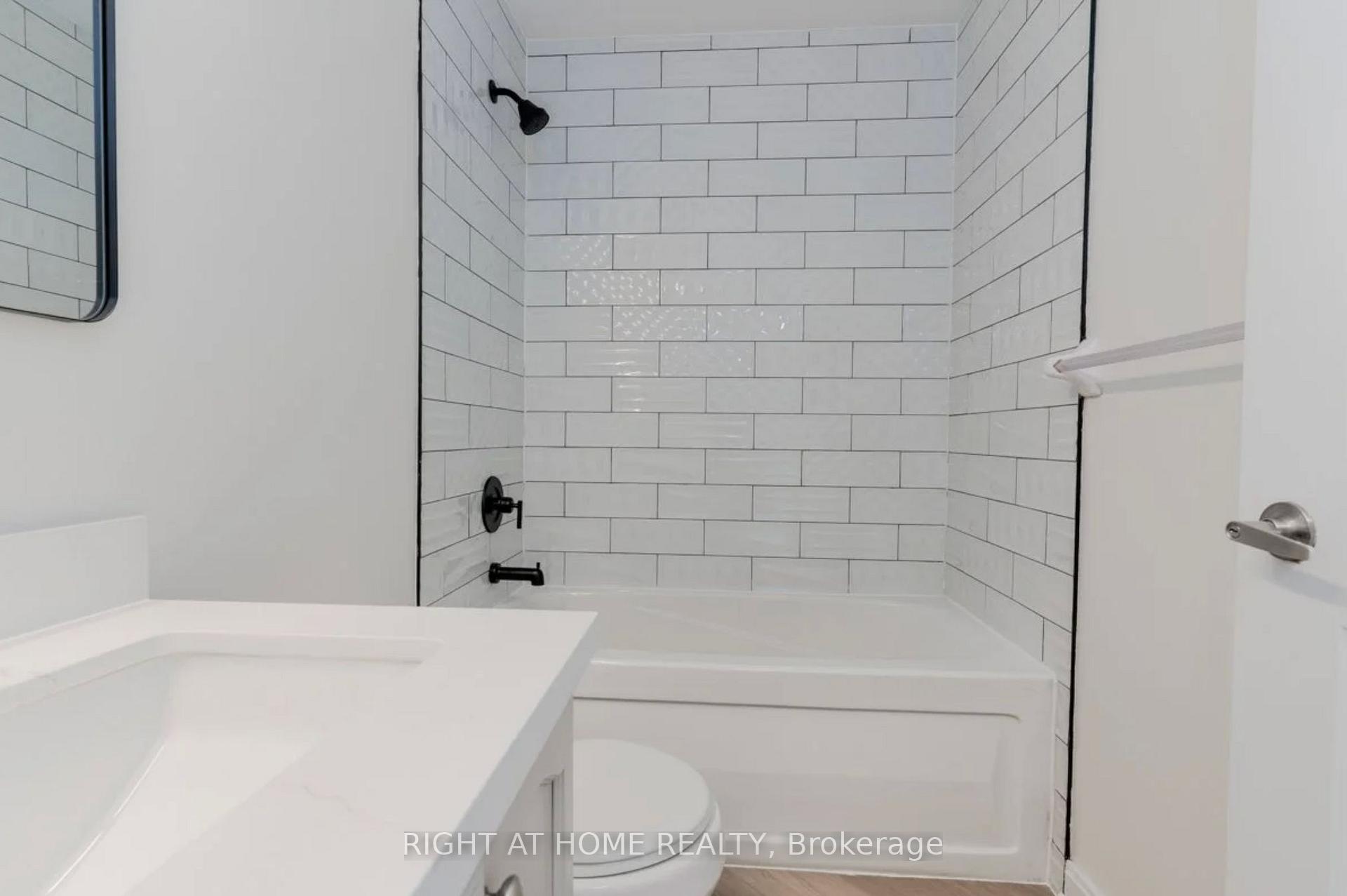 Photo 5 of Unit 2010, 70 Absolute Avenue, Mississauga, City Centre — HOMEH