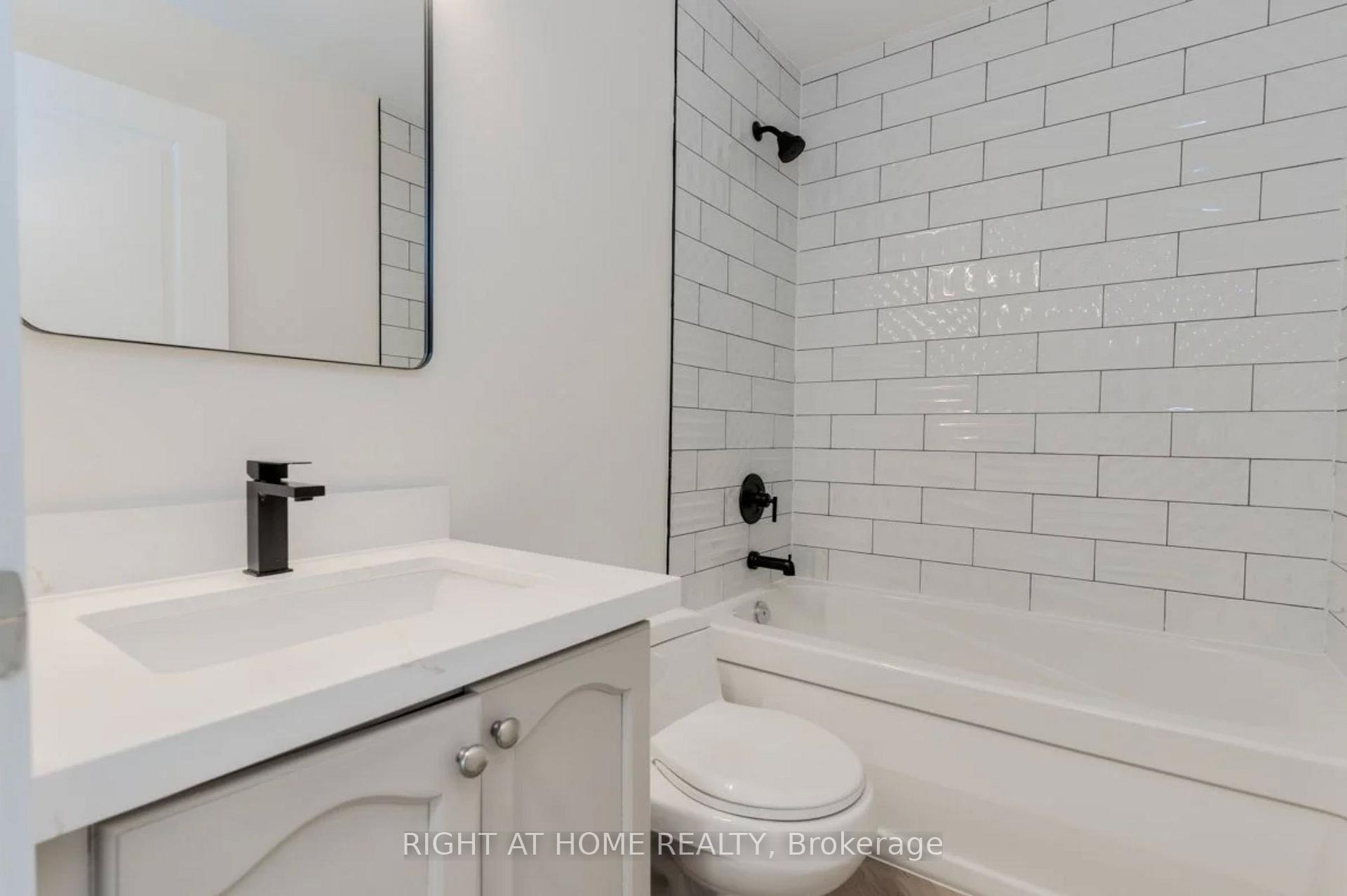 Photo 7 of Unit 2010, 70 Absolute Avenue, Mississauga, City Centre — HOMEH