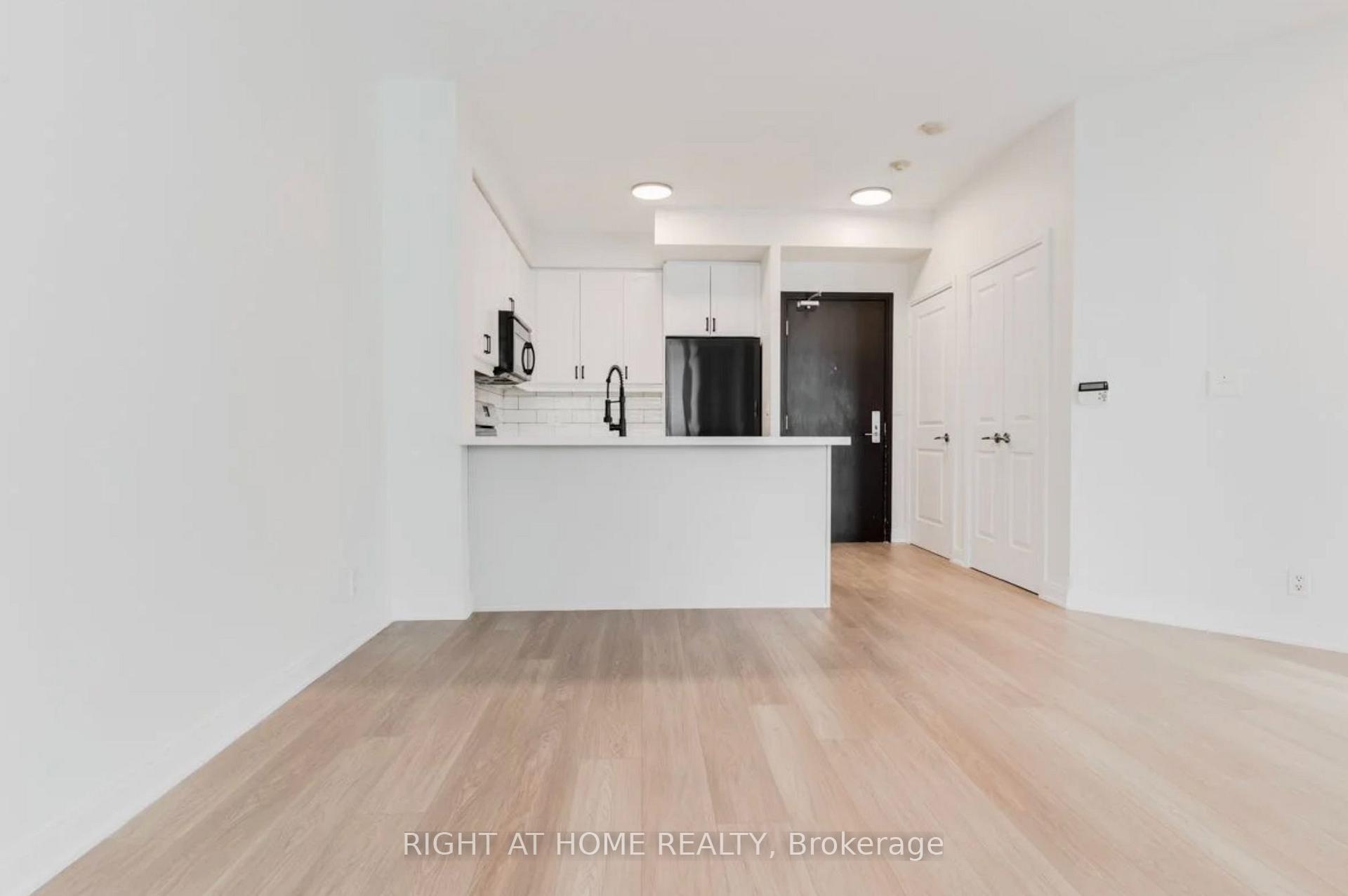 Photo 9 of Unit 2010, 70 Absolute Avenue, Mississauga, City Centre — HOMEH