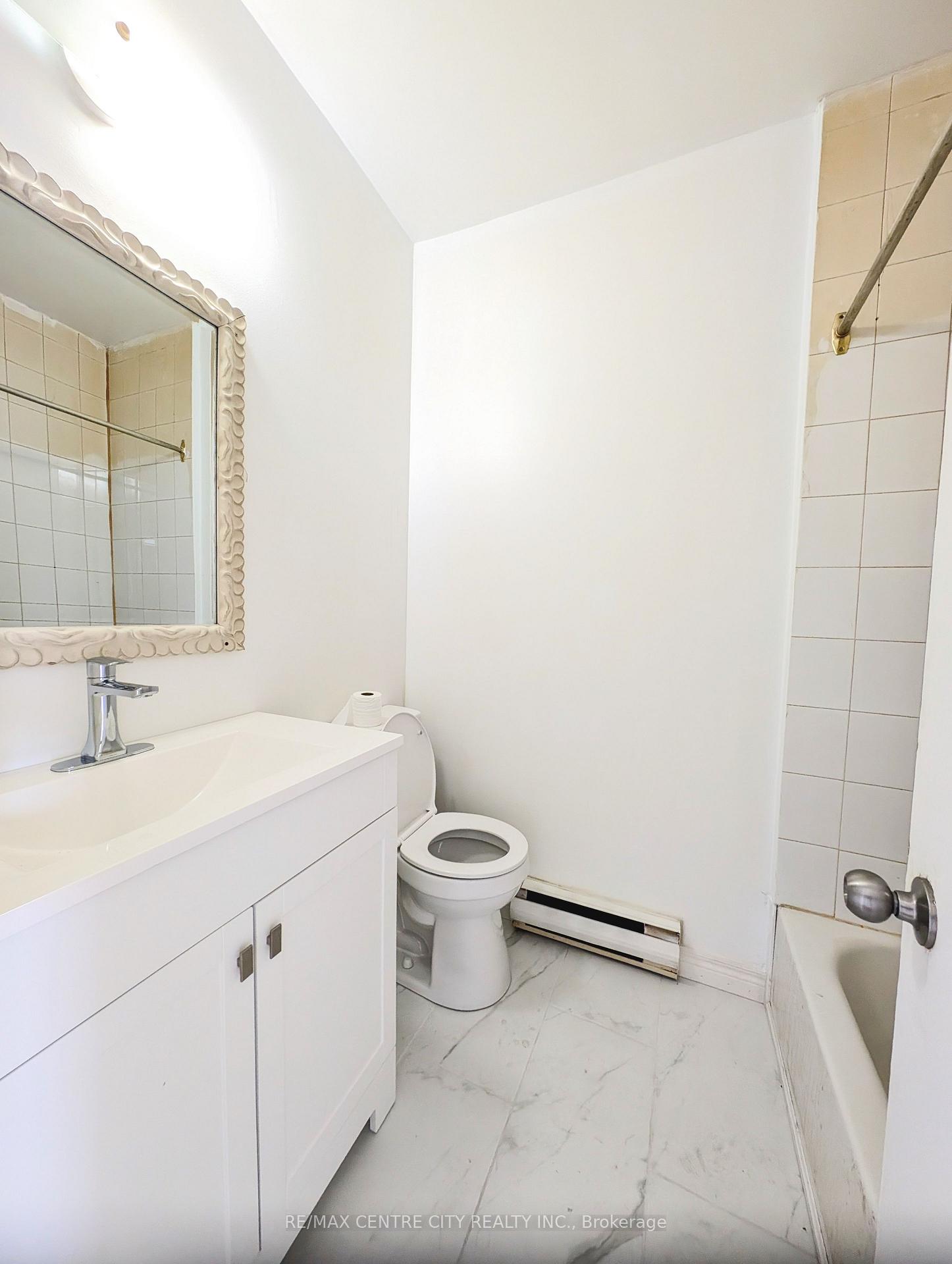 Photo 3 of Unit 2, 827 Talbot Street, St. Thomas — HOMEH