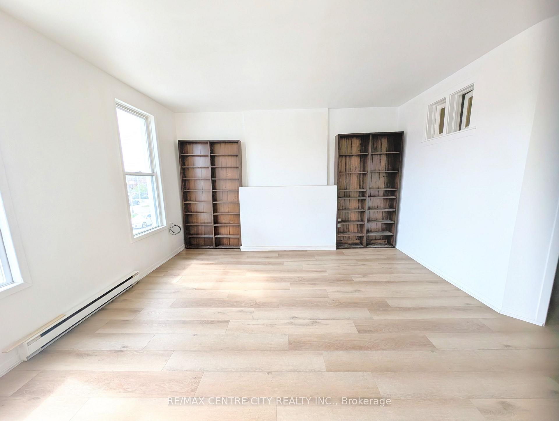 Photo 4 of Unit 2, 827 Talbot Street, St. Thomas — HOMEH