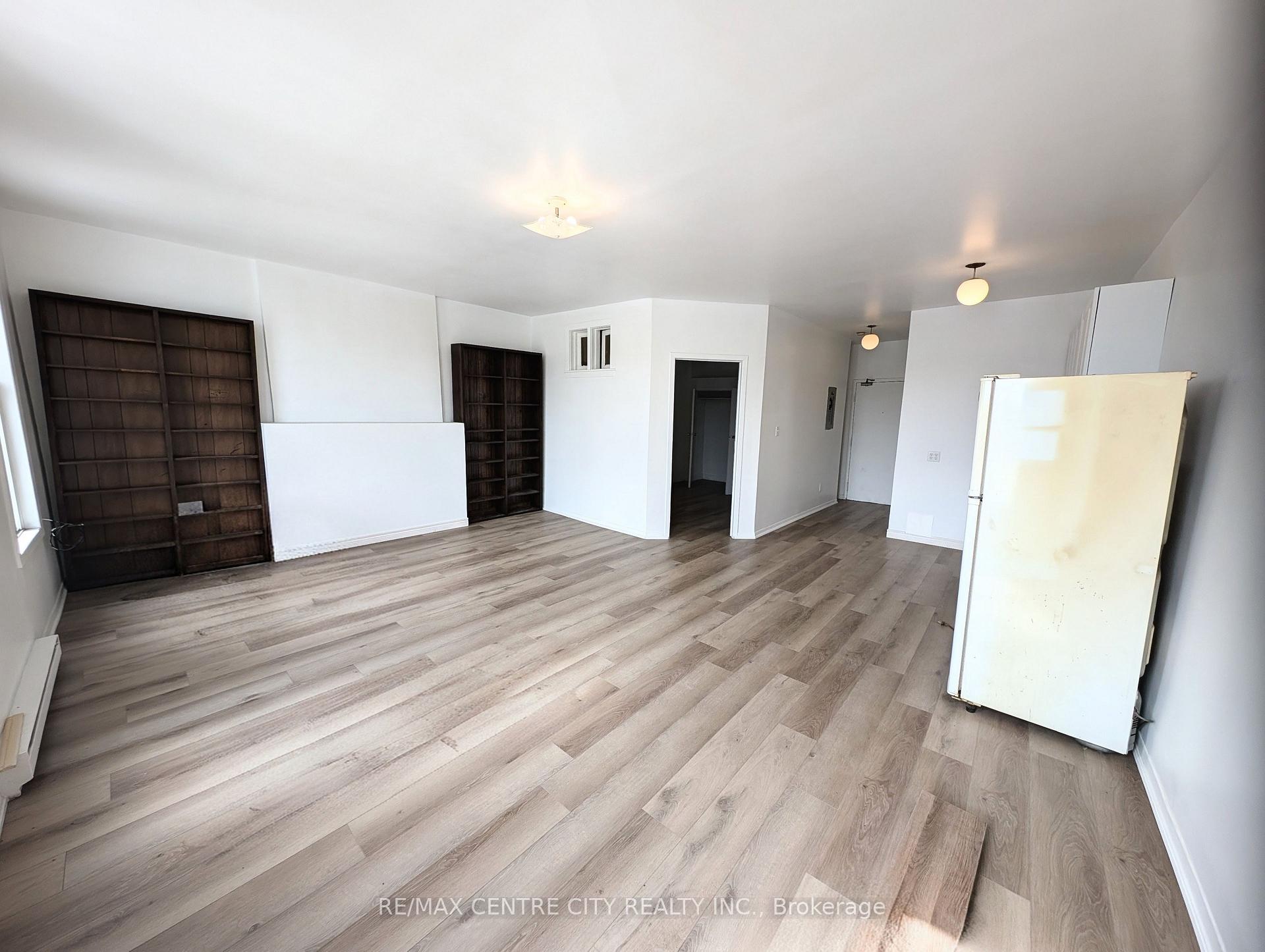 Photo 5 of Unit 2, 827 Talbot Street, St. Thomas — HOMEH