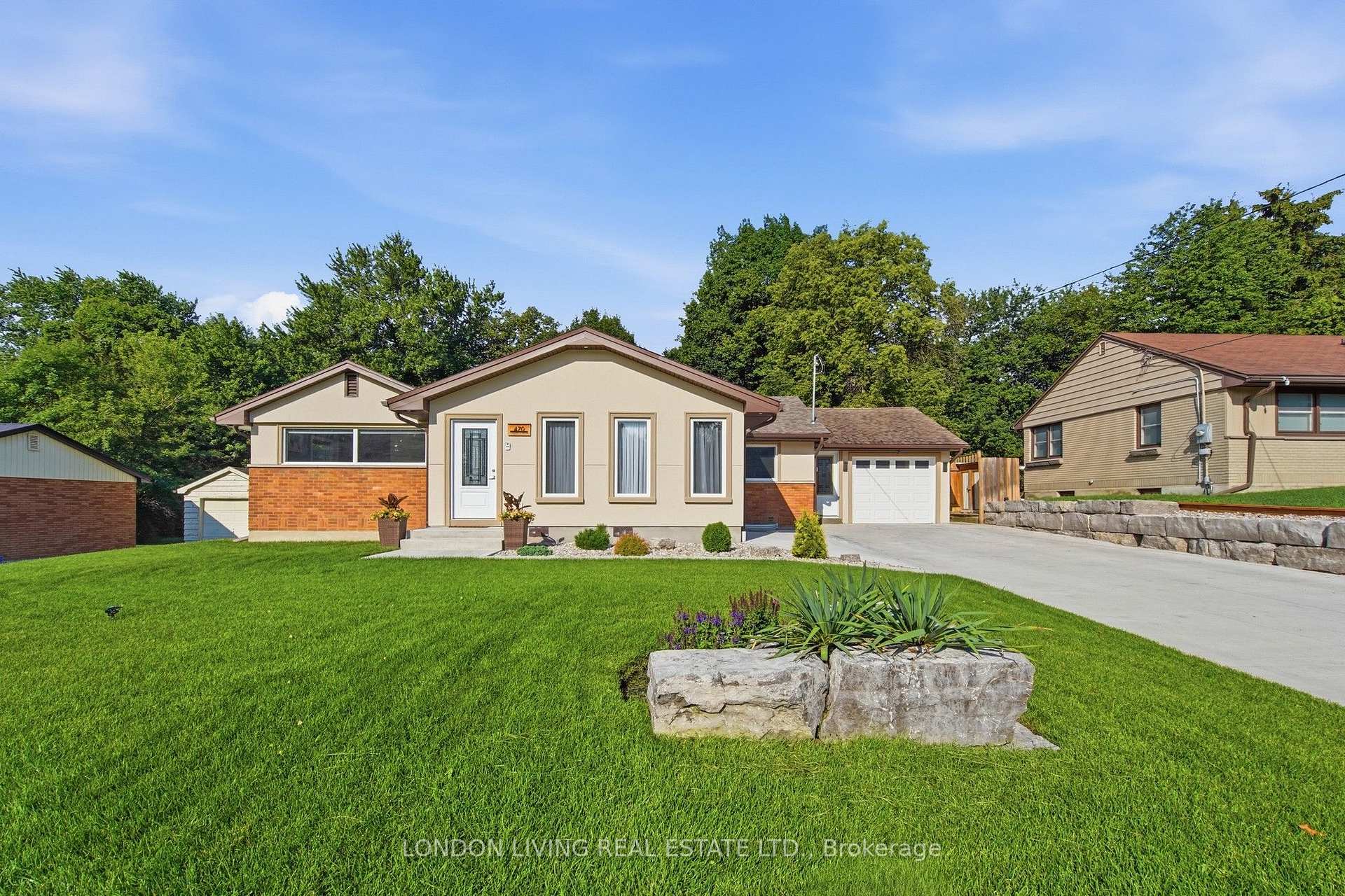 Photo of 470 Coombs Avenue