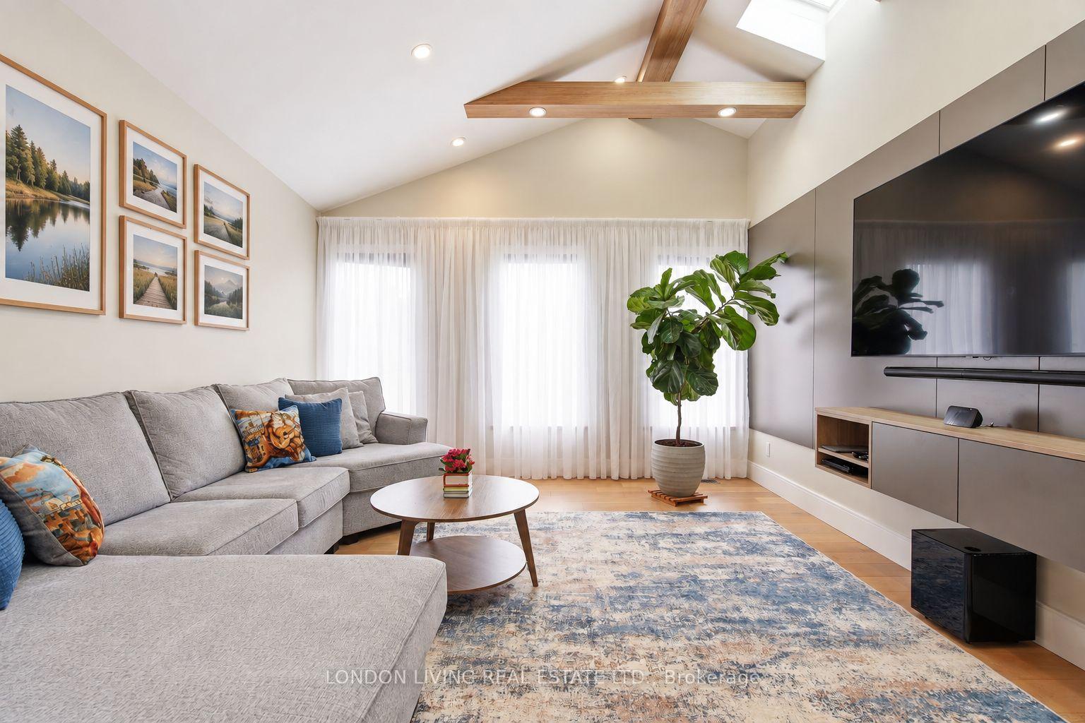 Photo 6 of 470 Coombs Avenue, London, North K — HOMEH