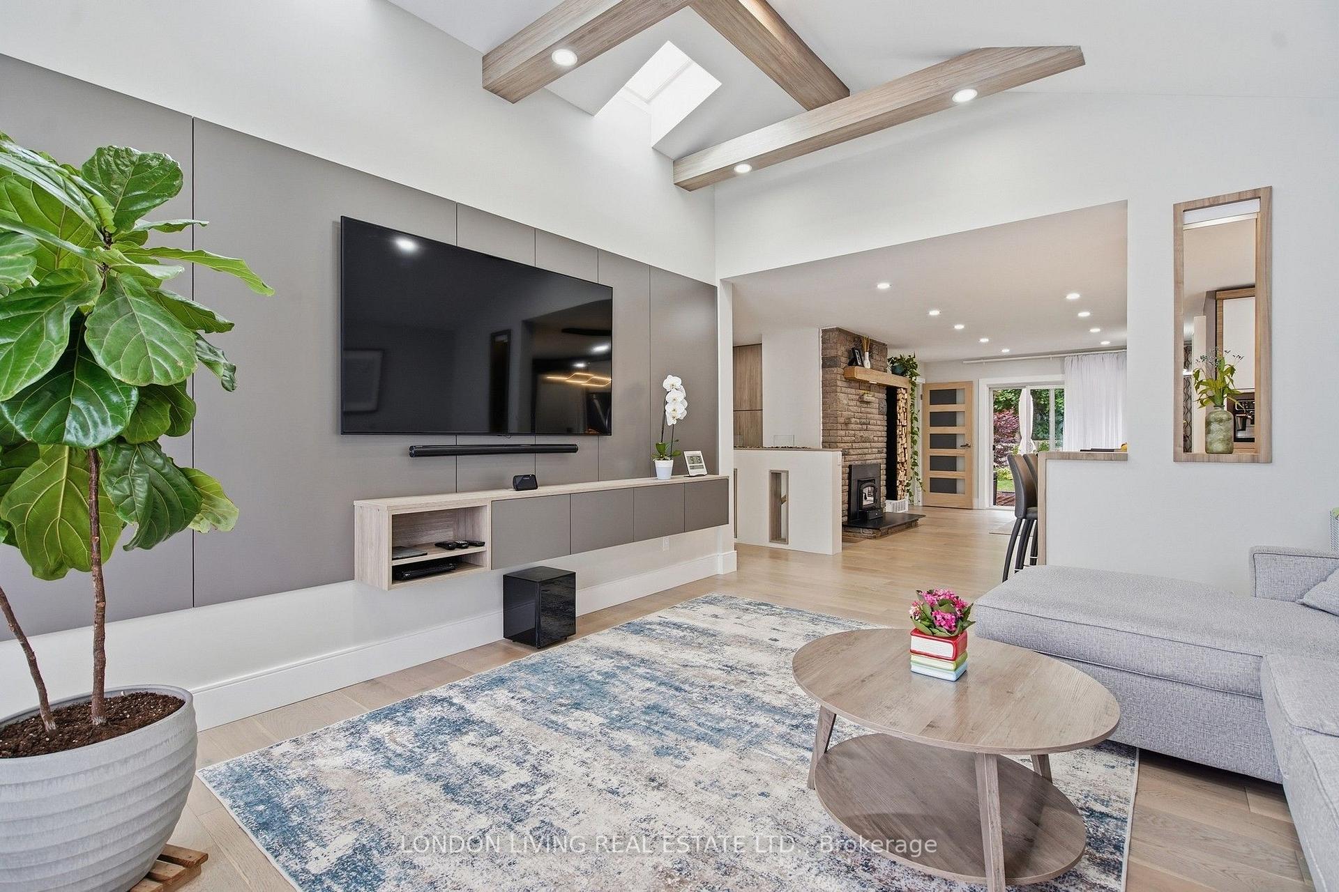 Photo 8 of 470 Coombs Avenue, London, North K — HOMEH