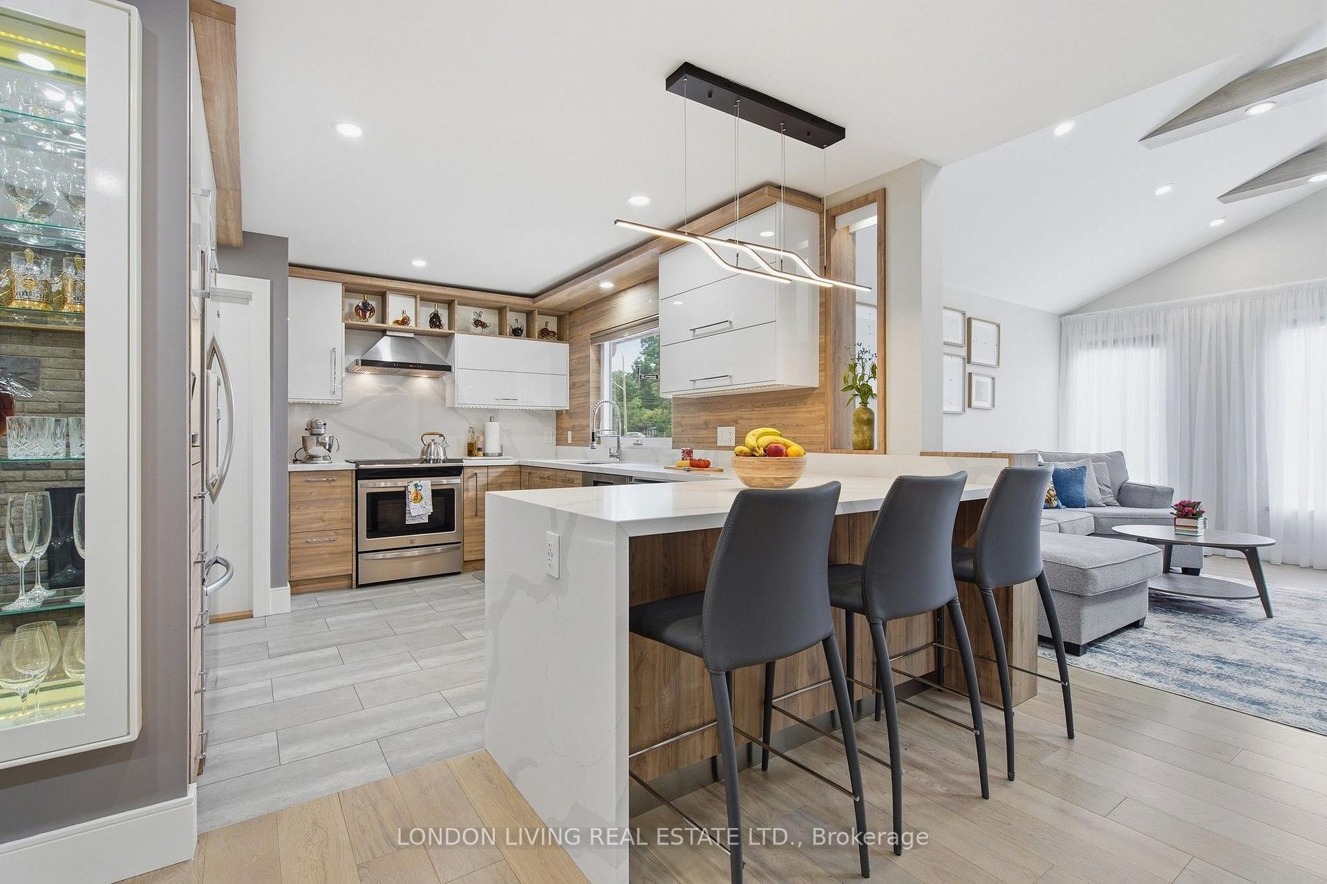 Photo 9 of 470 Coombs Avenue, London, North K — HOMEH