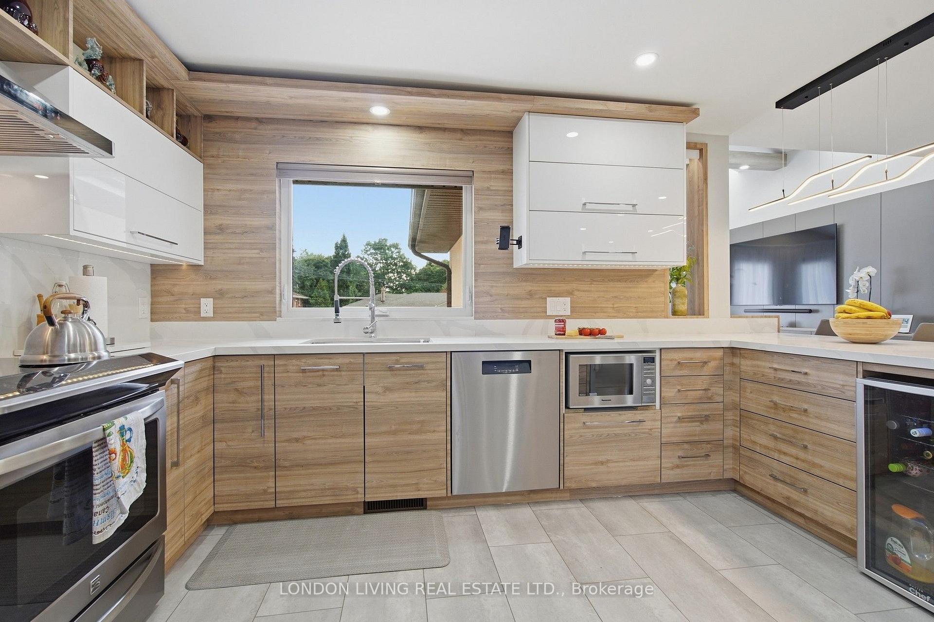 Photo 10 of 470 Coombs Avenue, London, North K — HOMEH