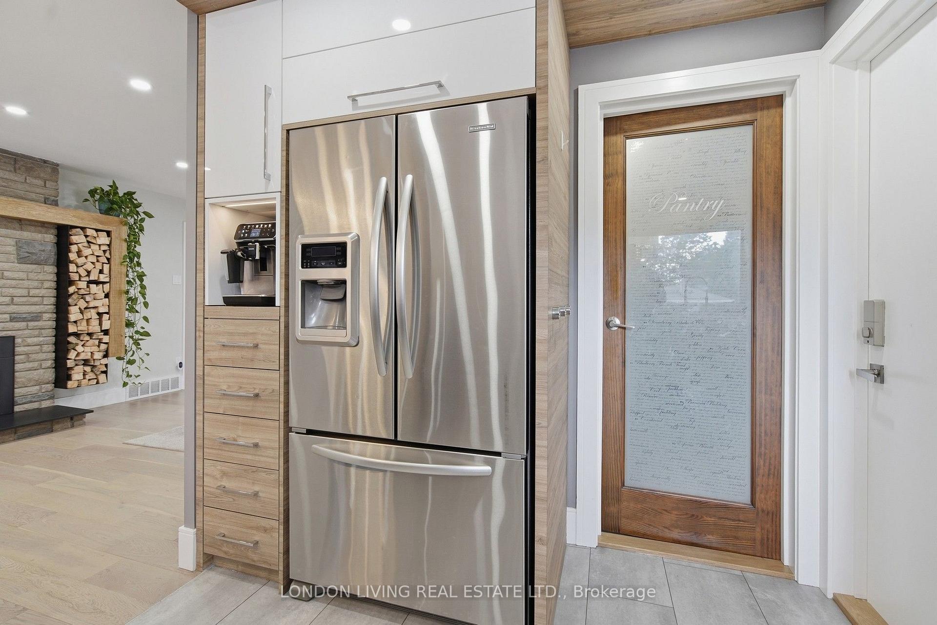 Photo 13 of 470 Coombs Avenue, London, North K — HOMEH
