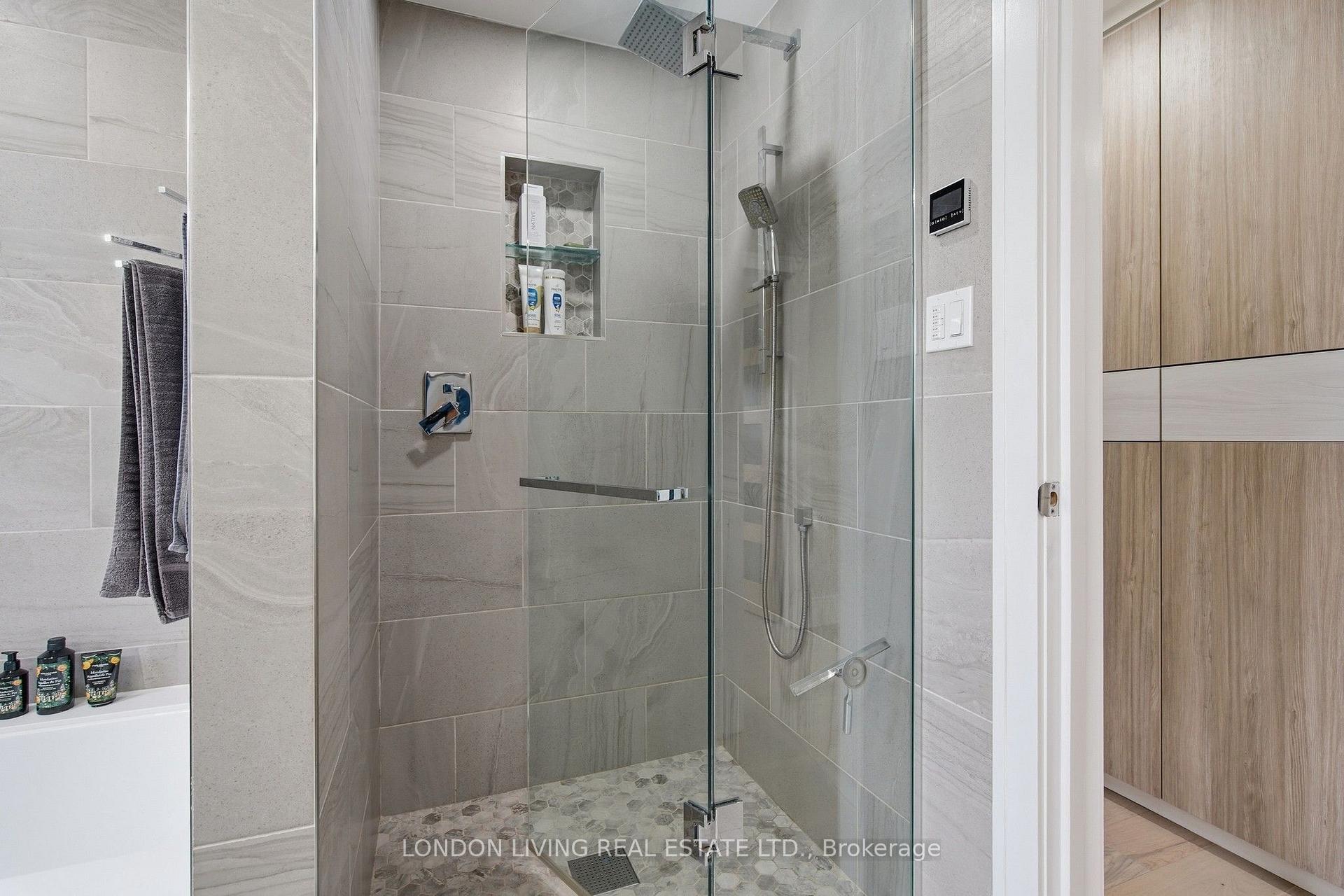 Photo 24 of 470 Coombs Avenue, London, North K — HOMEH