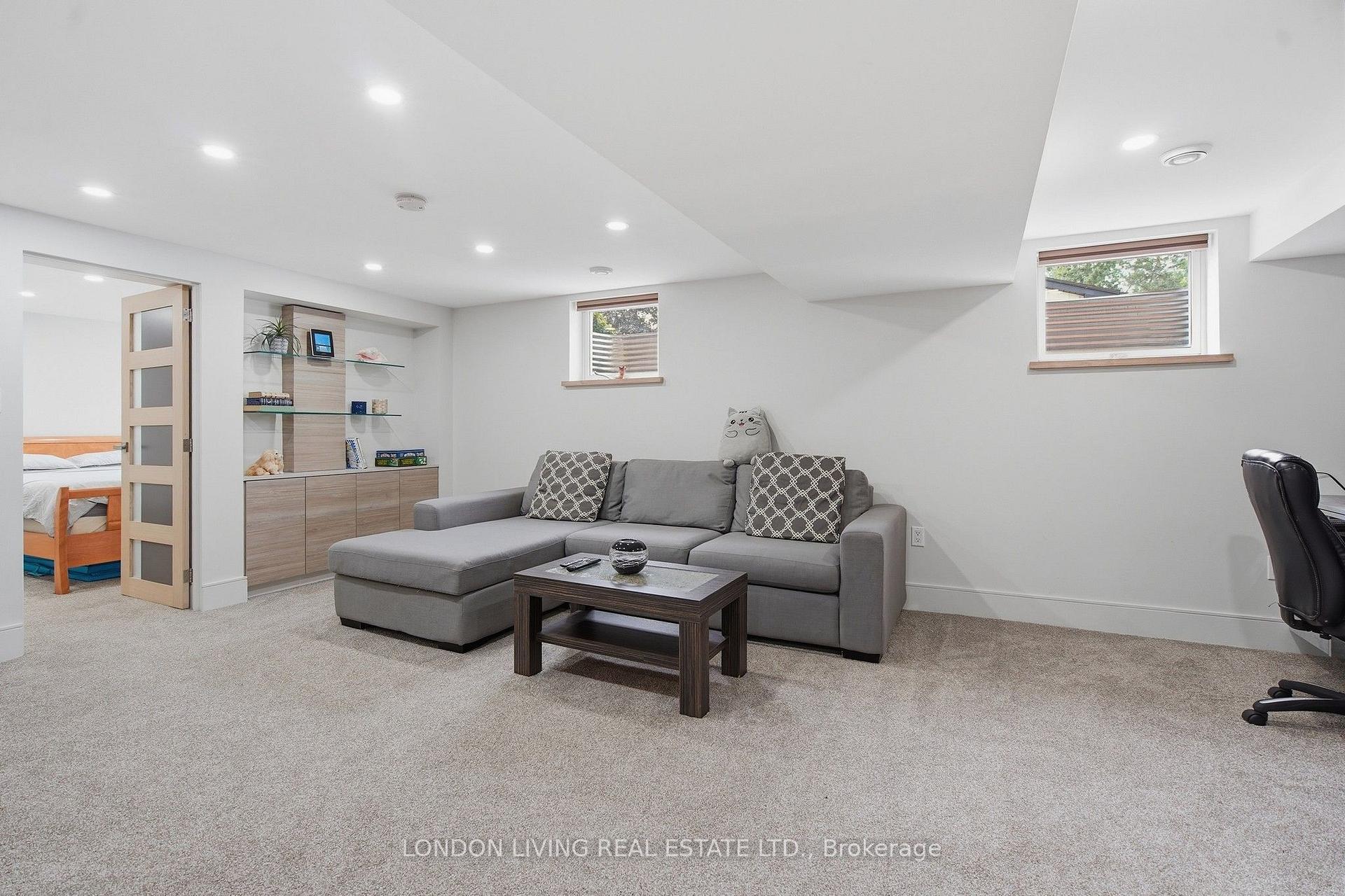 Photo 30 of 470 Coombs Avenue, London, North K — HOMEH