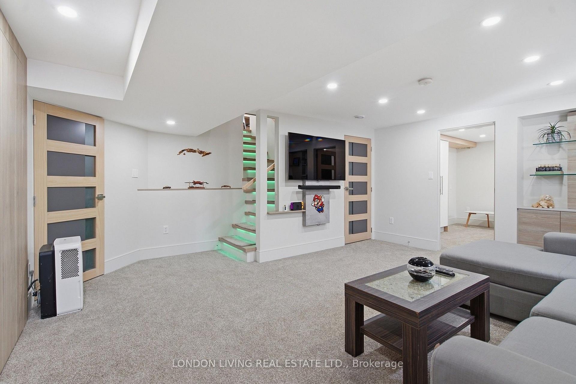 Photo 31 of 470 Coombs Avenue, London, North K — HOMEH