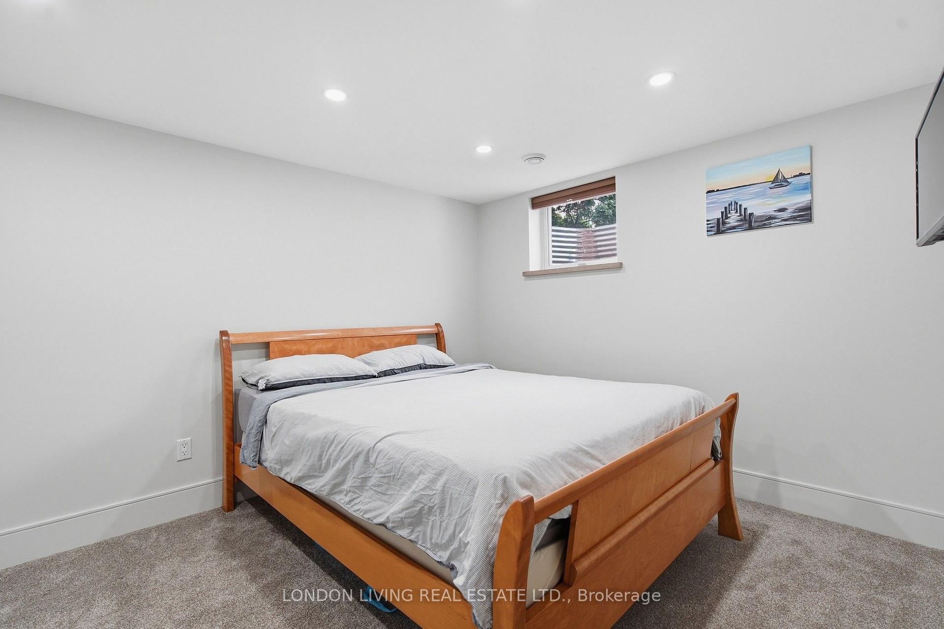 Photo 33 of 470 Coombs Avenue, London, North K — HOMEH