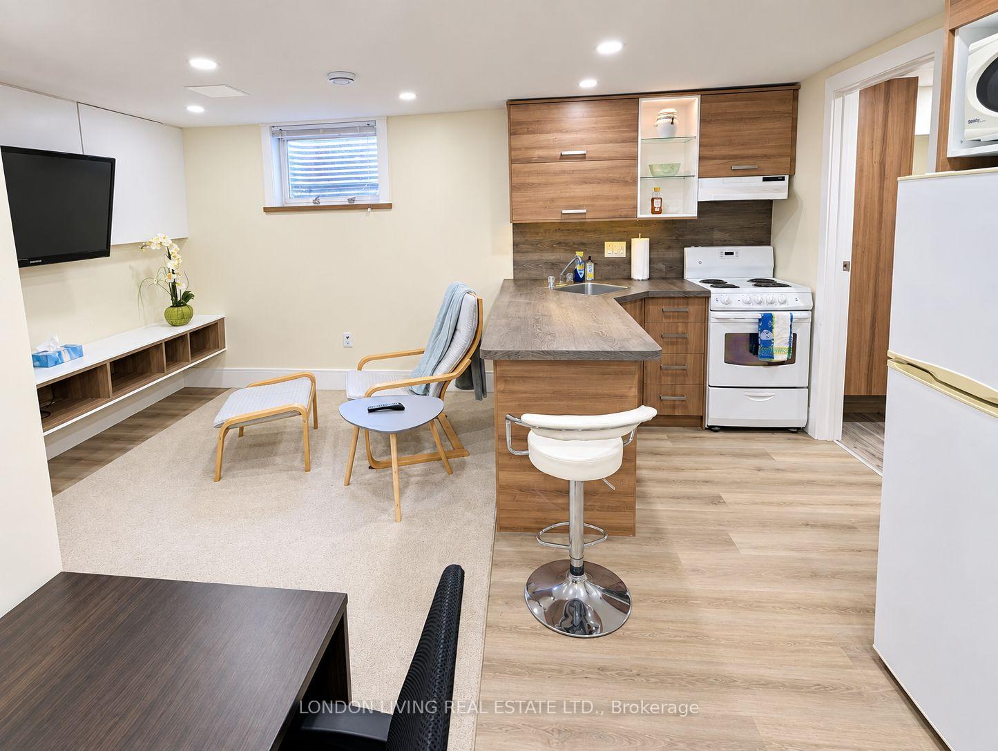 Photo 36 of 470 Coombs Avenue, London, North K — HOMEH