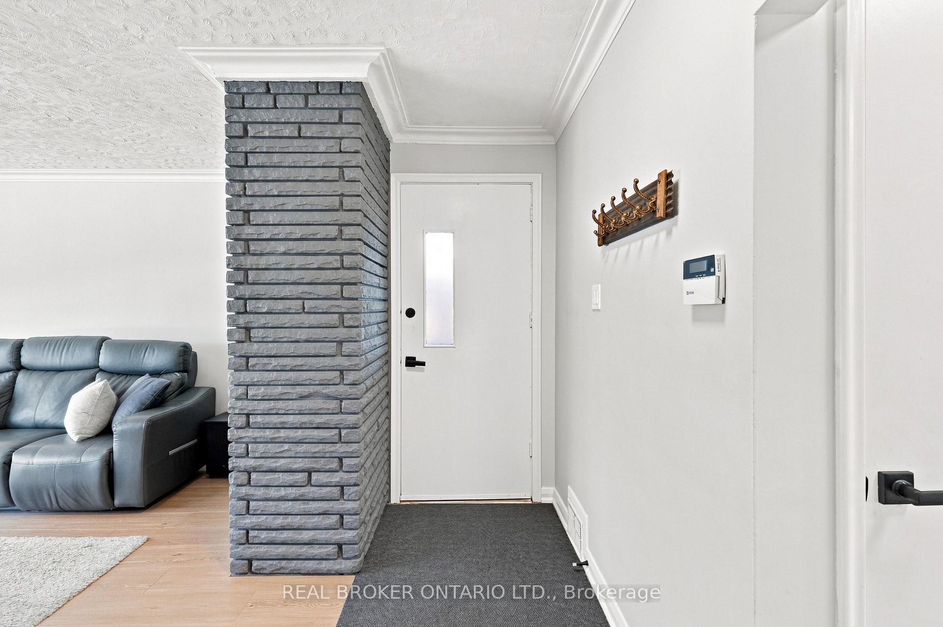 Photo 2 of 7 Allison Drive, Etobicoke, Stonegate-Queensway — HOMEH