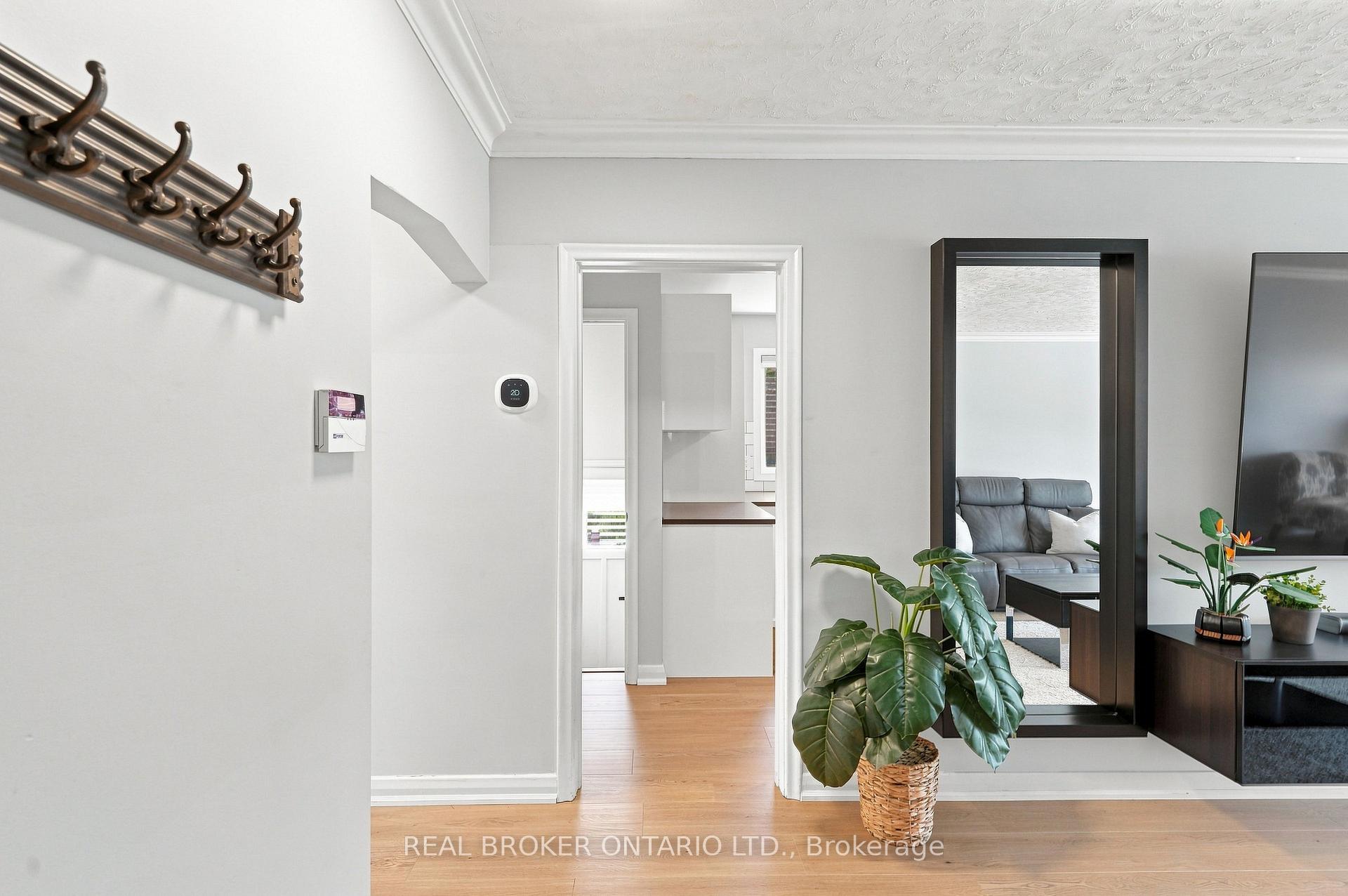 Photo 3 of 7 Allison Drive, Etobicoke, Stonegate-Queensway — HOMEH