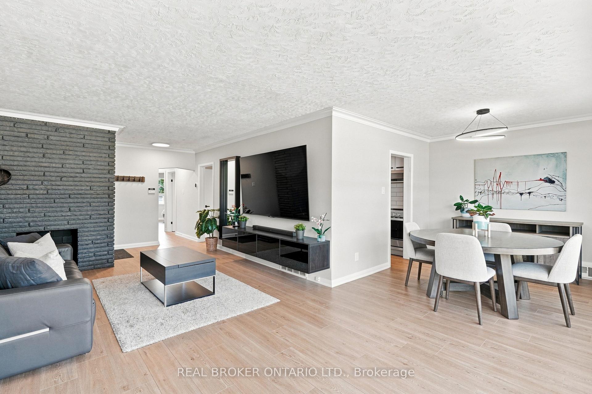 Photo 5 of 7 Allison Drive, Etobicoke, Stonegate-Queensway — HOMEH